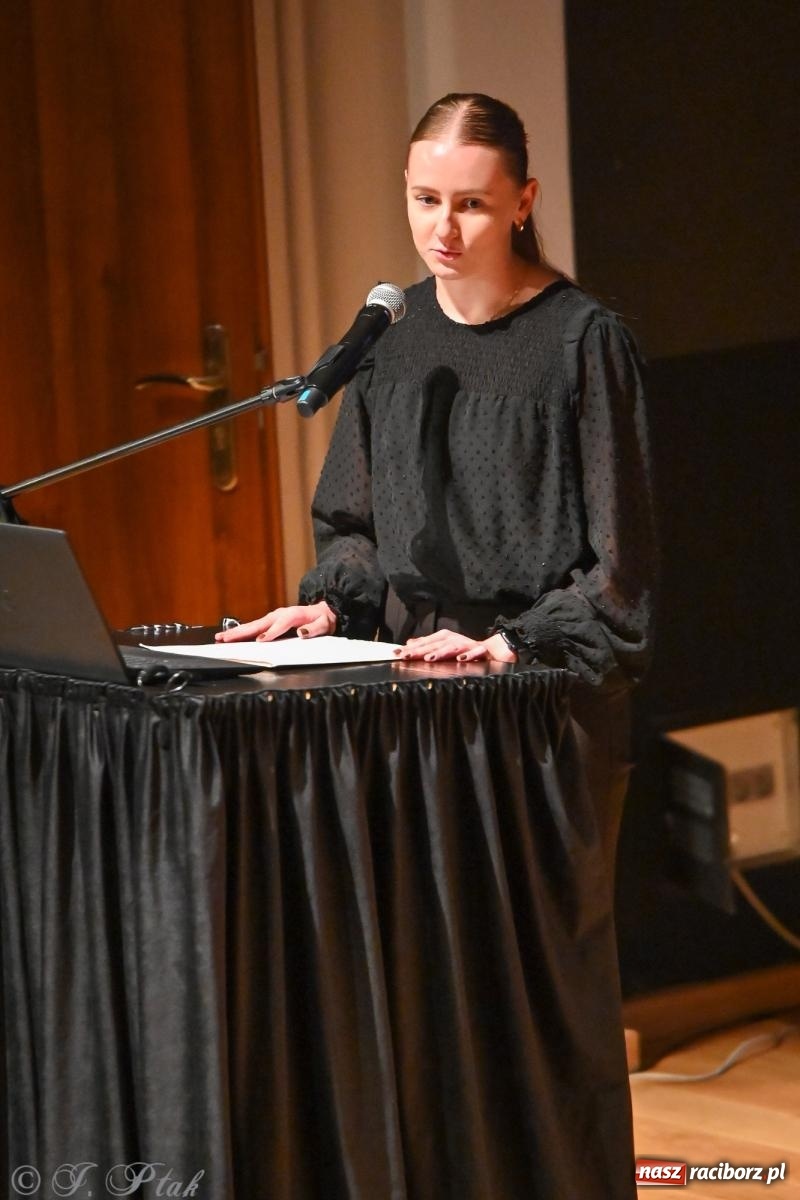 Zdjęcie w galerii na portalu naszraciborz.pl: Edukacja – najpotężniejsza broń do zmiany świata. Gaudeamus igitur w raciborskiej Akademii Nauk Stosowanych wiadomości z regionu