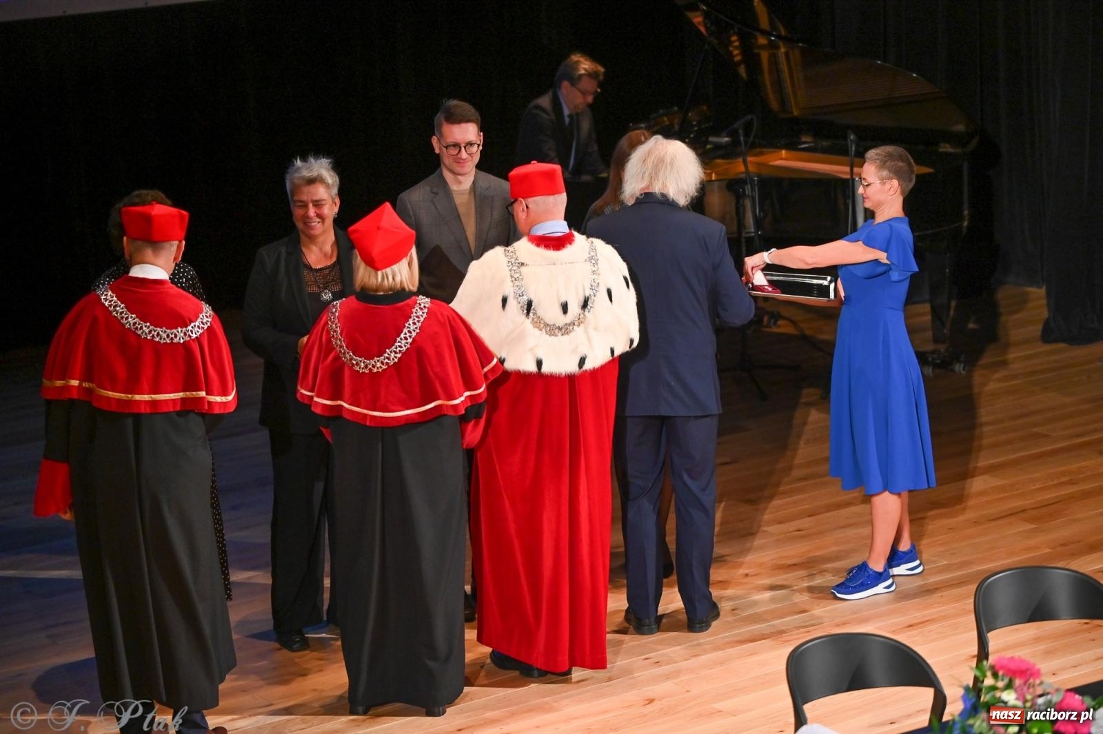 Zdjęcie w galerii na portalu naszraciborz.pl: Edukacja – najpotężniejsza broń do zmiany świata. Gaudeamus igitur w raciborskiej Akademii Nauk Stosowanych wiadomości z regionu