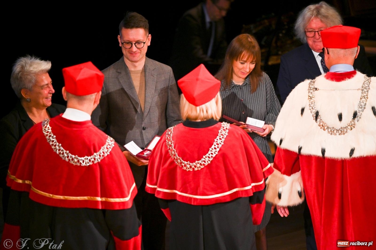 Zdjęcie w galerii na portalu naszraciborz.pl: Edukacja – najpotężniejsza broń do zmiany świata. Gaudeamus igitur w raciborskiej Akademii Nauk Stosowanych wiadomości z regionu