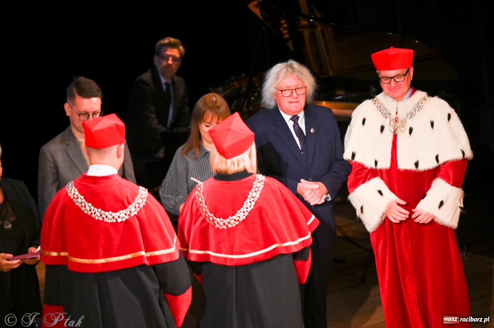 Zdjęcie w galerii na portalu naszraciborz.pl: Edukacja – najpotężniejsza broń do zmiany świata. Gaudeamus igitur w raciborskiej Akademii Nauk Stosowanych wiadomości z regionu