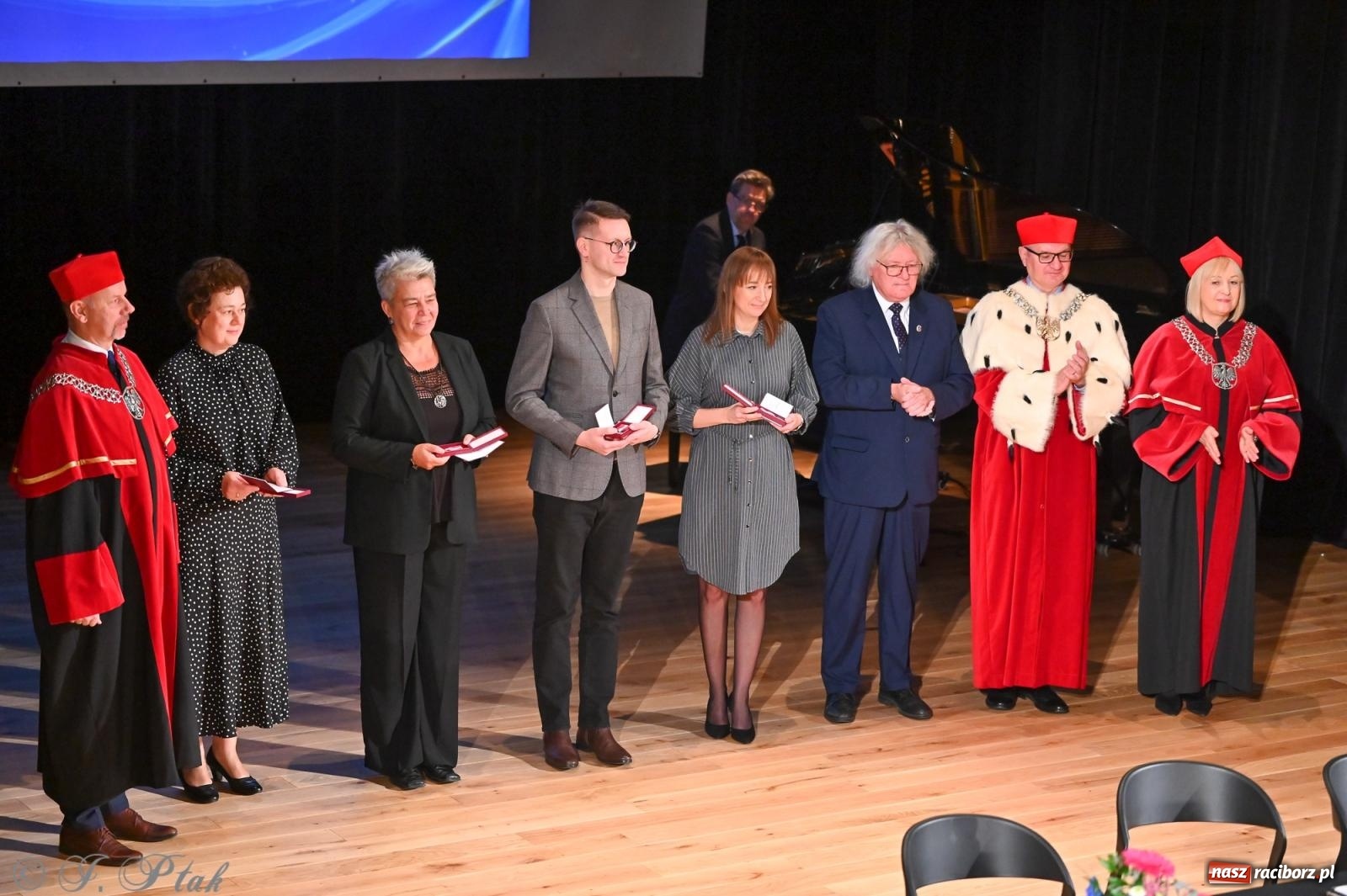 Zdjęcie w galerii na portalu naszraciborz.pl: Edukacja – najpotężniejsza broń do zmiany świata. Gaudeamus igitur w raciborskiej Akademii Nauk Stosowanych wiadomości z regionu