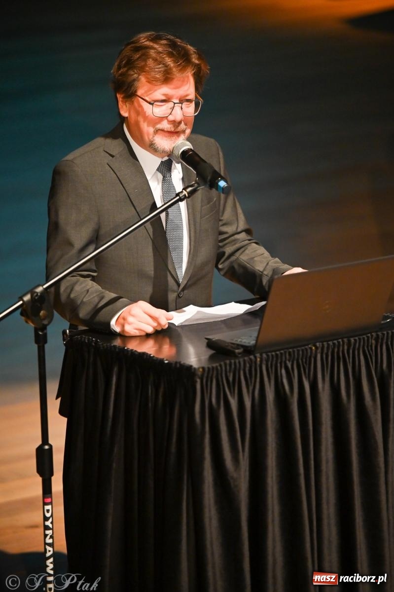 Zdjęcie w galerii na portalu naszraciborz.pl: Edukacja – najpotężniejsza broń do zmiany świata. Gaudeamus igitur w raciborskiej Akademii Nauk Stosowanych wiadomości z regionu