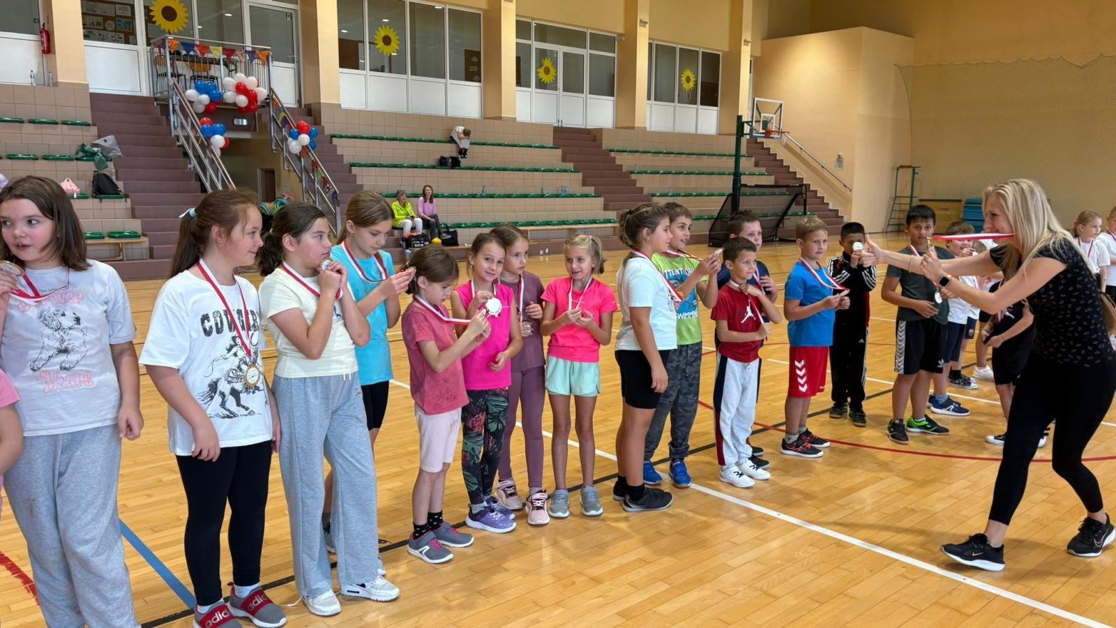 Zdjęcie w galerii na portalu naszraciborz.pl: Sport bez granic – polsko-czeskie spotkanie młodych sportowców w Rudniku wiadomości z regionu