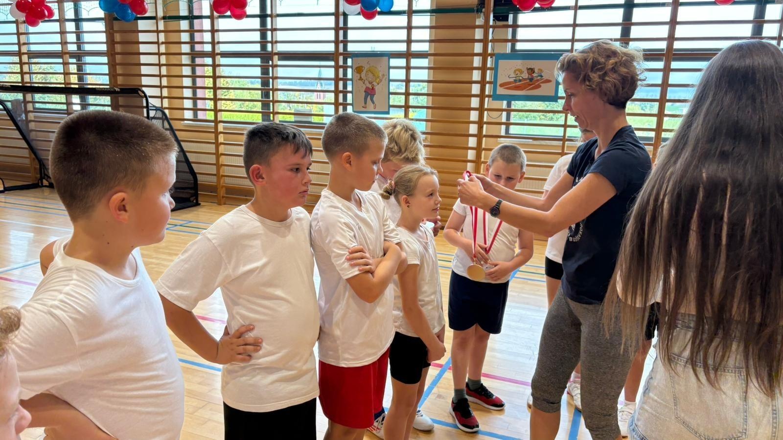 Zdjęcie w galerii na portalu naszraciborz.pl: Sport bez granic – polsko-czeskie spotkanie młodych sportowców w Rudniku wiadomości z regionu