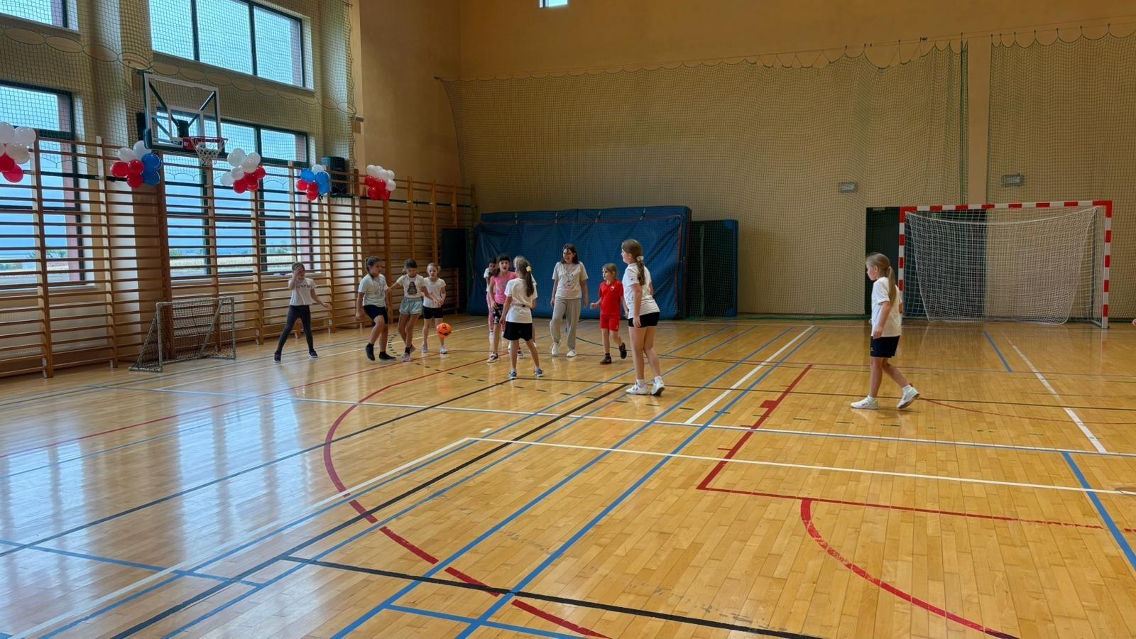 Zdjęcie w galerii na portalu naszraciborz.pl: Sport bez granic – polsko-czeskie spotkanie młodych sportowców w Rudniku wiadomości z regionu