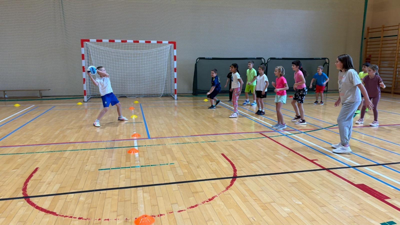 Zdjęcie w galerii na portalu naszraciborz.pl: Sport bez granic – polsko-czeskie spotkanie młodych sportowców w Rudniku wiadomości z regionu