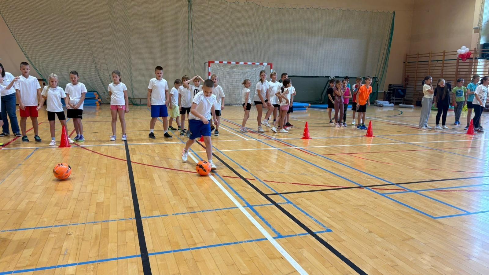 Zdjęcie w galerii na portalu naszraciborz.pl: Sport bez granic – polsko-czeskie spotkanie młodych sportowców w Rudniku wiadomości z regionu