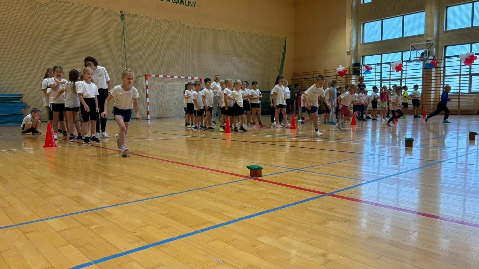 Zdjęcie w galerii na portalu naszraciborz.pl: Sport bez granic – polsko-czeskie spotkanie młodych sportowców w Rudniku wiadomości z regionu