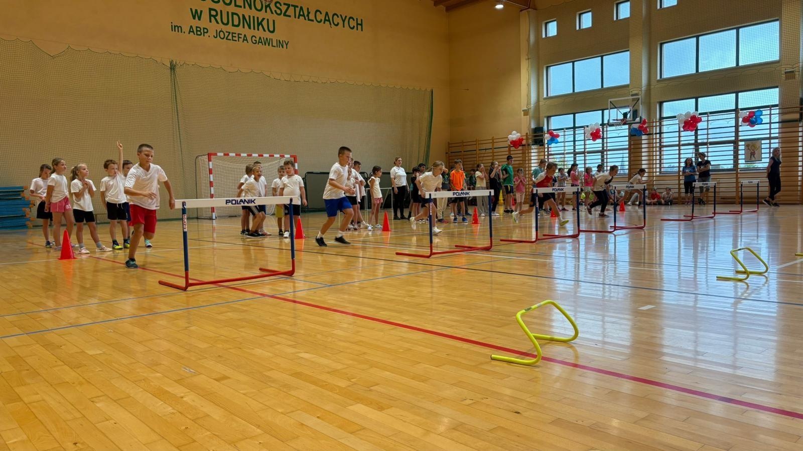 Zdjęcie w galerii na portalu naszraciborz.pl: Sport bez granic – polsko-czeskie spotkanie młodych sportowców w Rudniku wiadomości z regionu