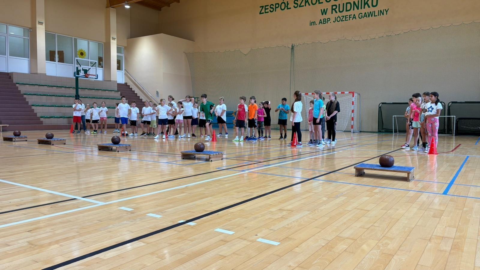 Zdjęcie w galerii na portalu naszraciborz.pl: Sport bez granic – polsko-czeskie spotkanie młodych sportowców w Rudniku wiadomości z regionu