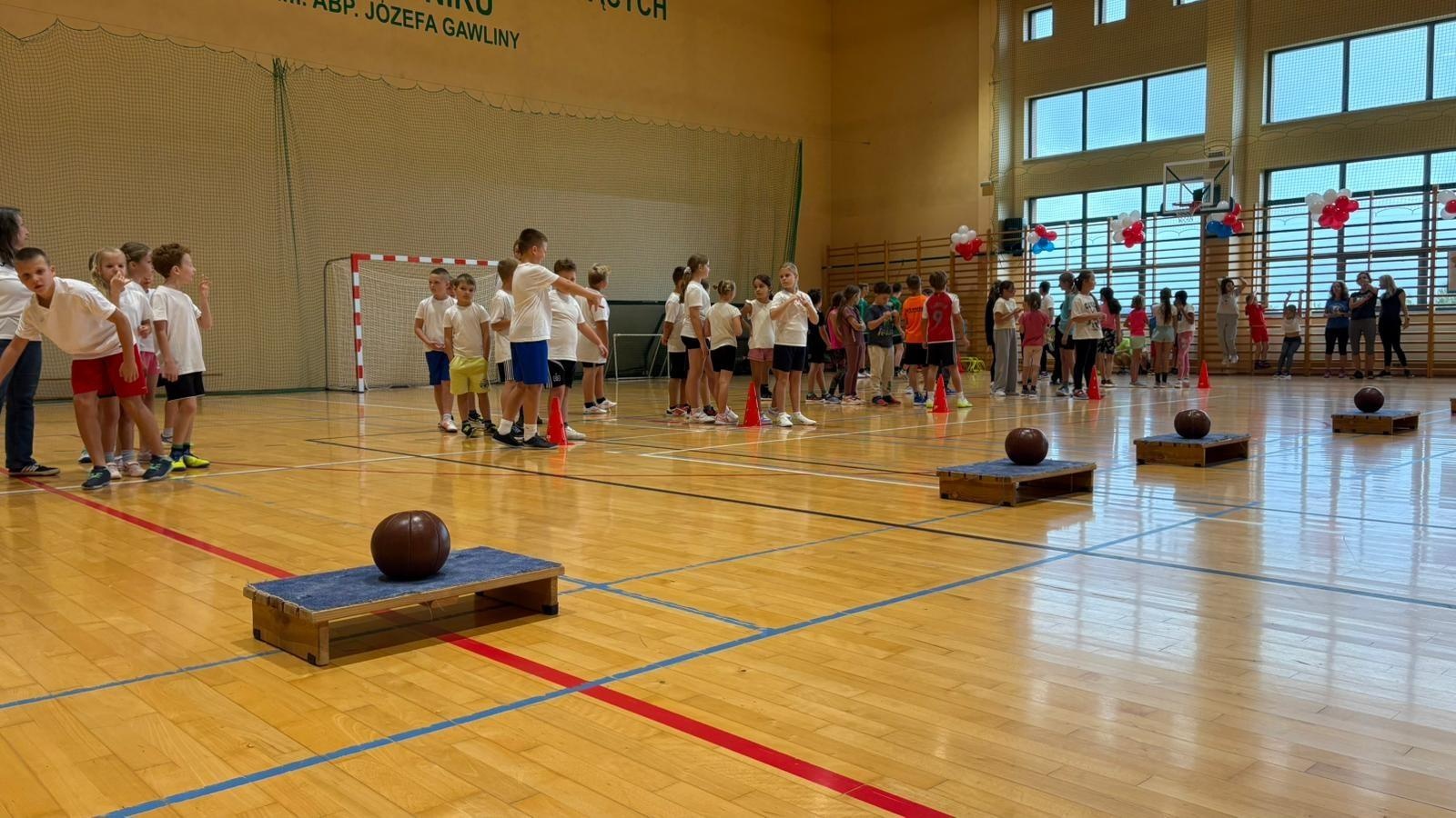 Zdjęcie w galerii na portalu naszraciborz.pl: Sport bez granic – polsko-czeskie spotkanie młodych sportowców w Rudniku wiadomości z regionu