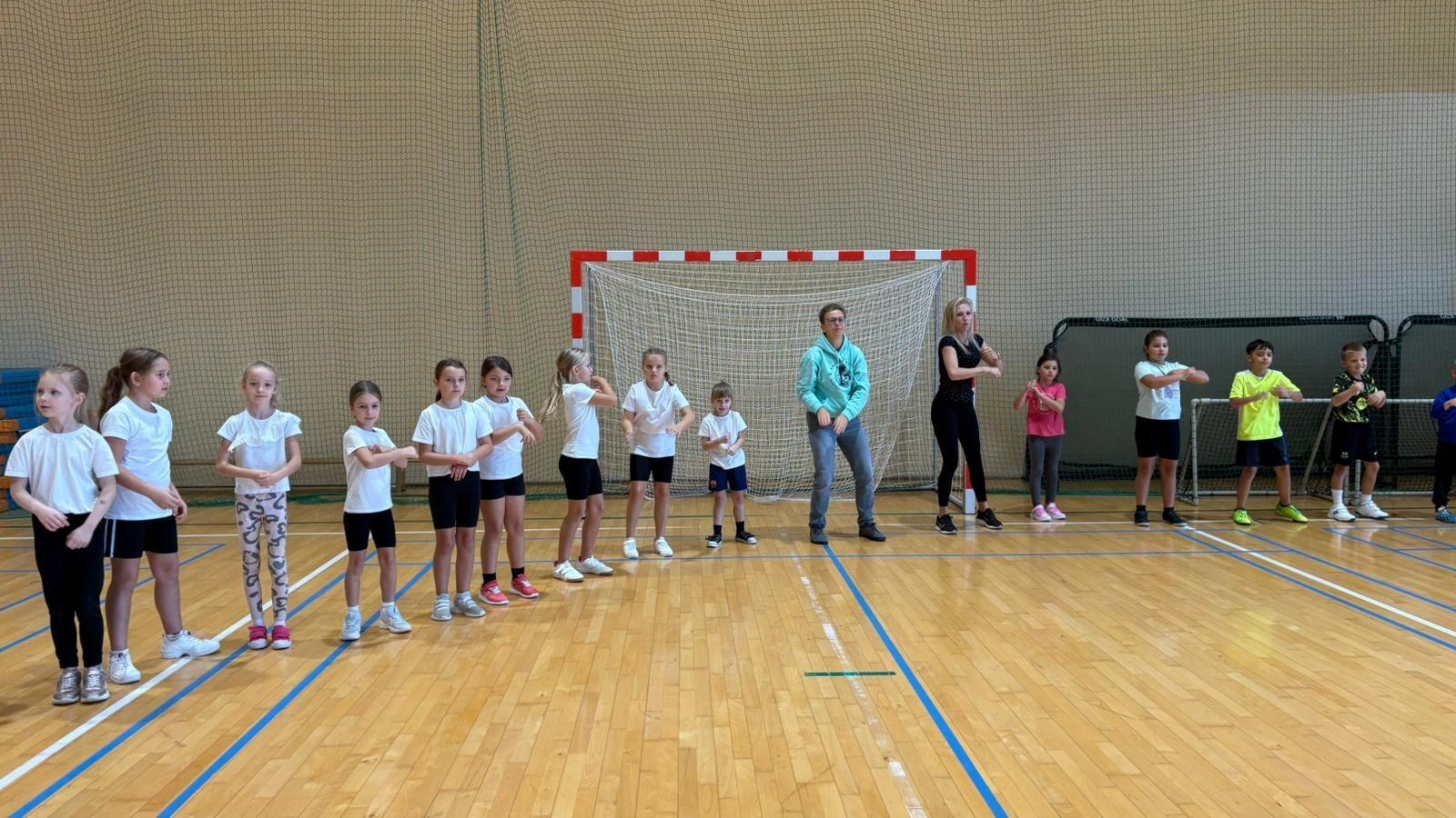 Zdjęcie w galerii na portalu naszraciborz.pl: Sport bez granic – polsko-czeskie spotkanie młodych sportowców w Rudniku wiadomości z regionu