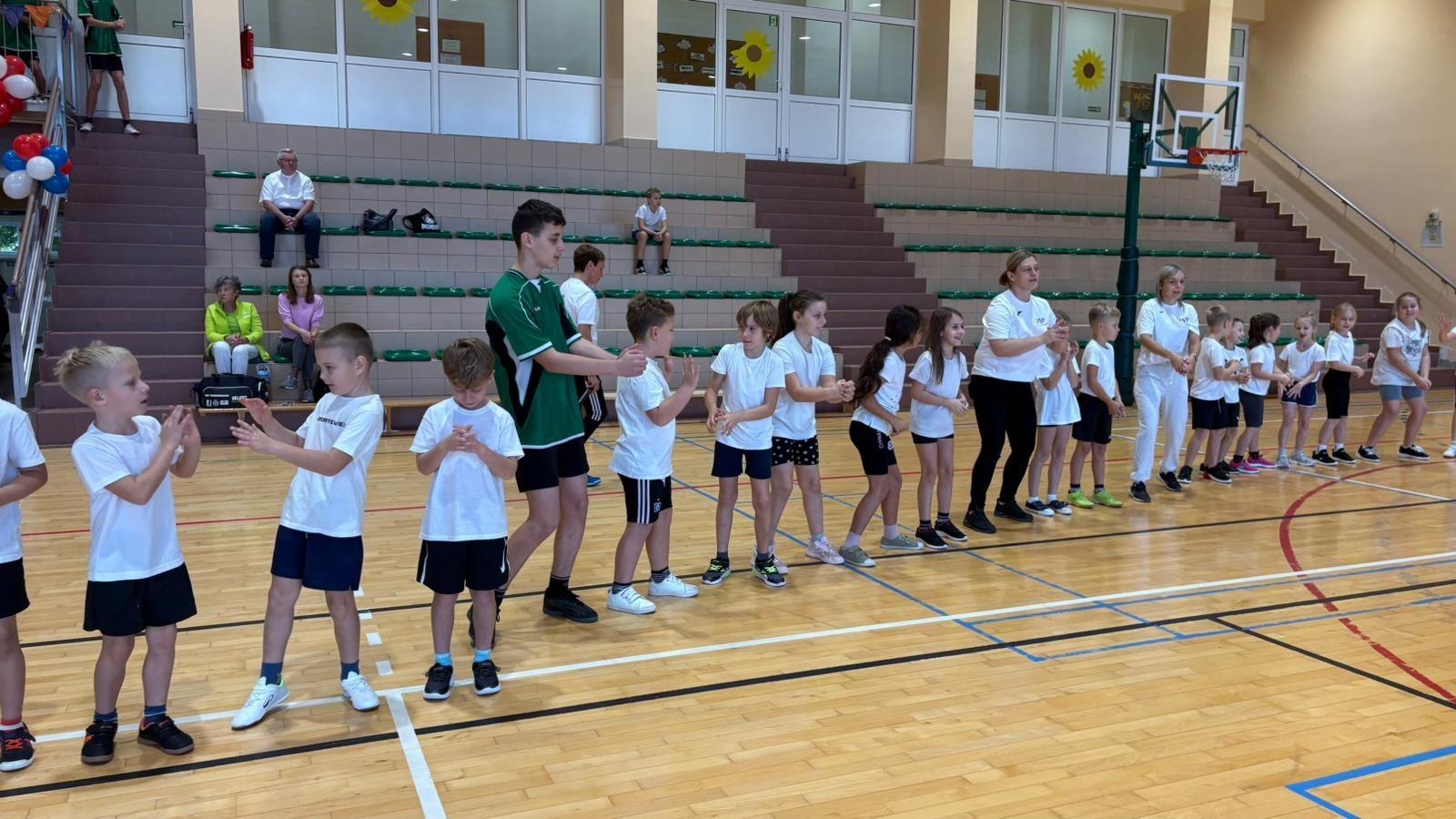 Zdjęcie w galerii na portalu naszraciborz.pl: Sport bez granic – polsko-czeskie spotkanie młodych sportowców w Rudniku wiadomości z regionu