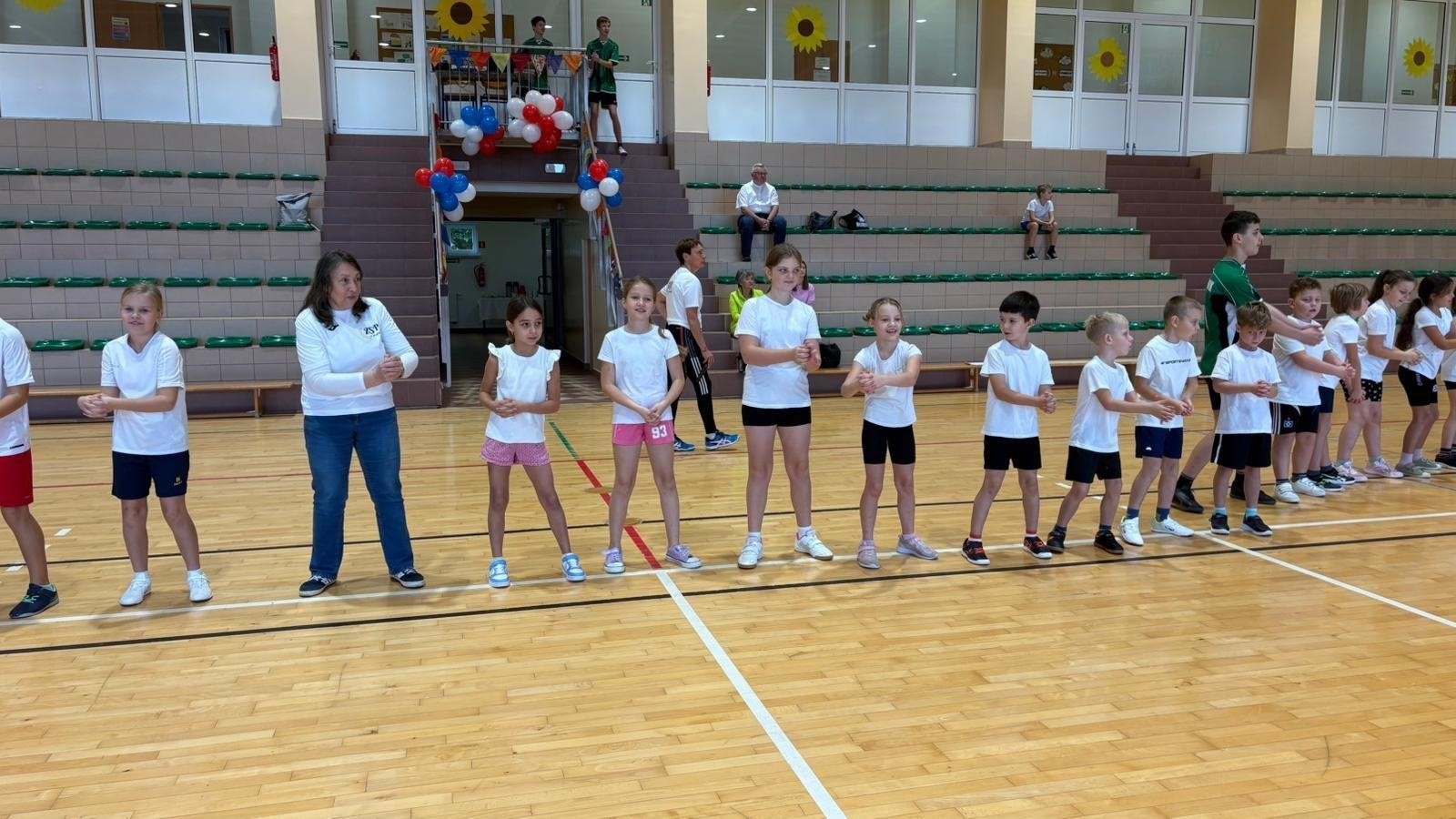 Zdjęcie w galerii na portalu naszraciborz.pl: Sport bez granic – polsko-czeskie spotkanie młodych sportowców w Rudniku wiadomości z regionu