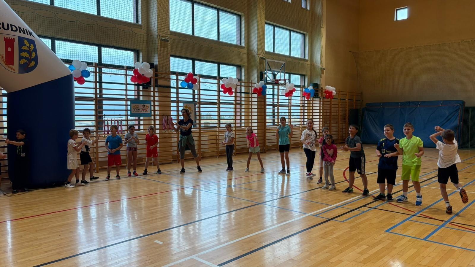 Zdjęcie w galerii na portalu naszraciborz.pl: Sport bez granic – polsko-czeskie spotkanie młodych sportowców w Rudniku wiadomości z regionu