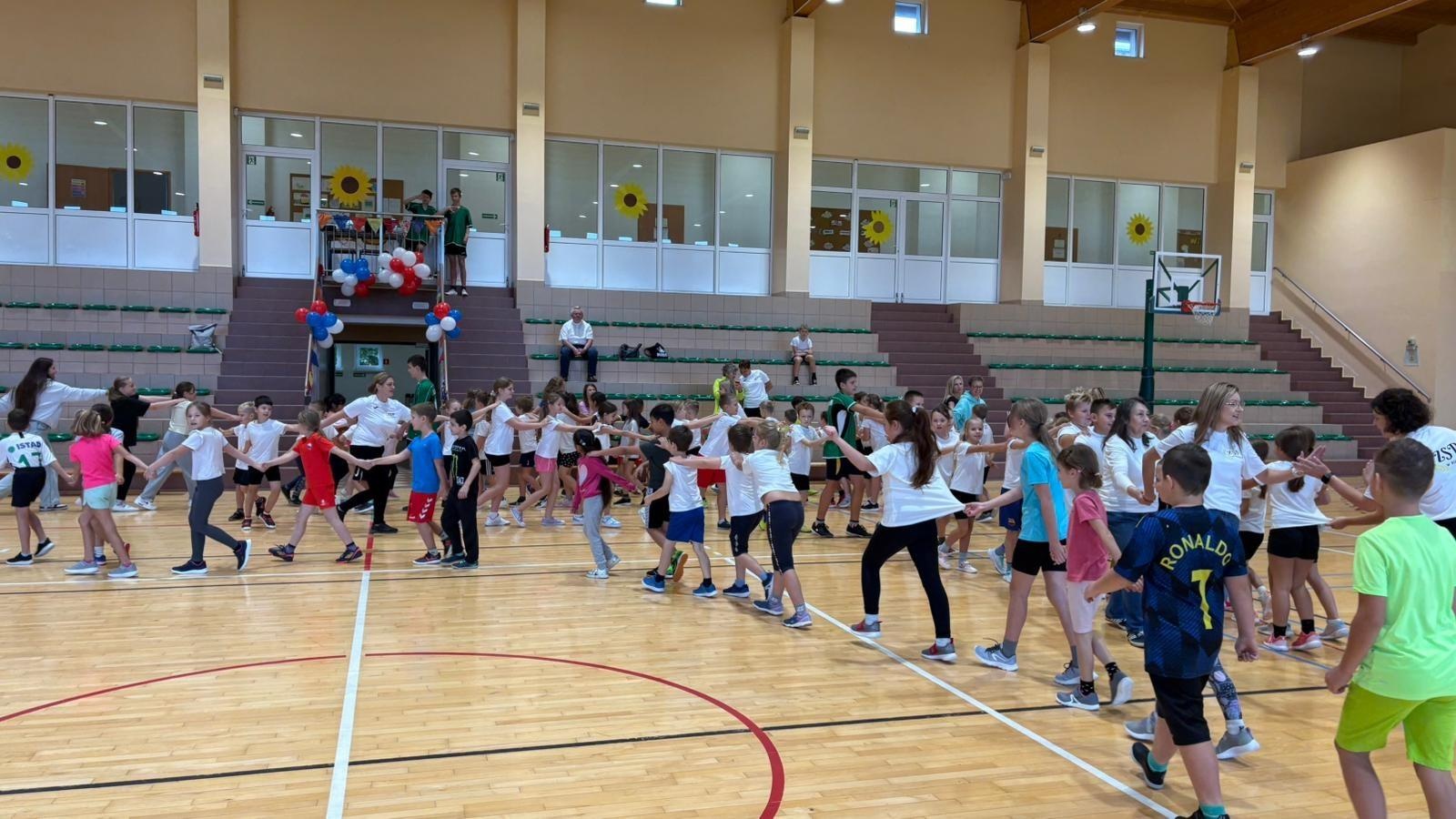 Zdjęcie w galerii na portalu naszraciborz.pl: Sport bez granic – polsko-czeskie spotkanie młodych sportowców w Rudniku wiadomości z regionu