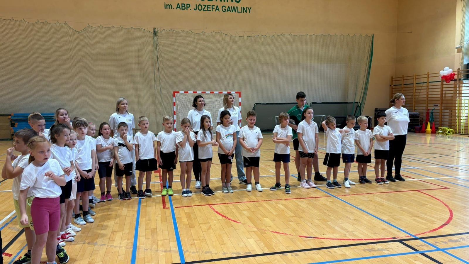 Zdjęcie w galerii na portalu naszraciborz.pl: Sport bez granic – polsko-czeskie spotkanie młodych sportowców w Rudniku wiadomości z regionu