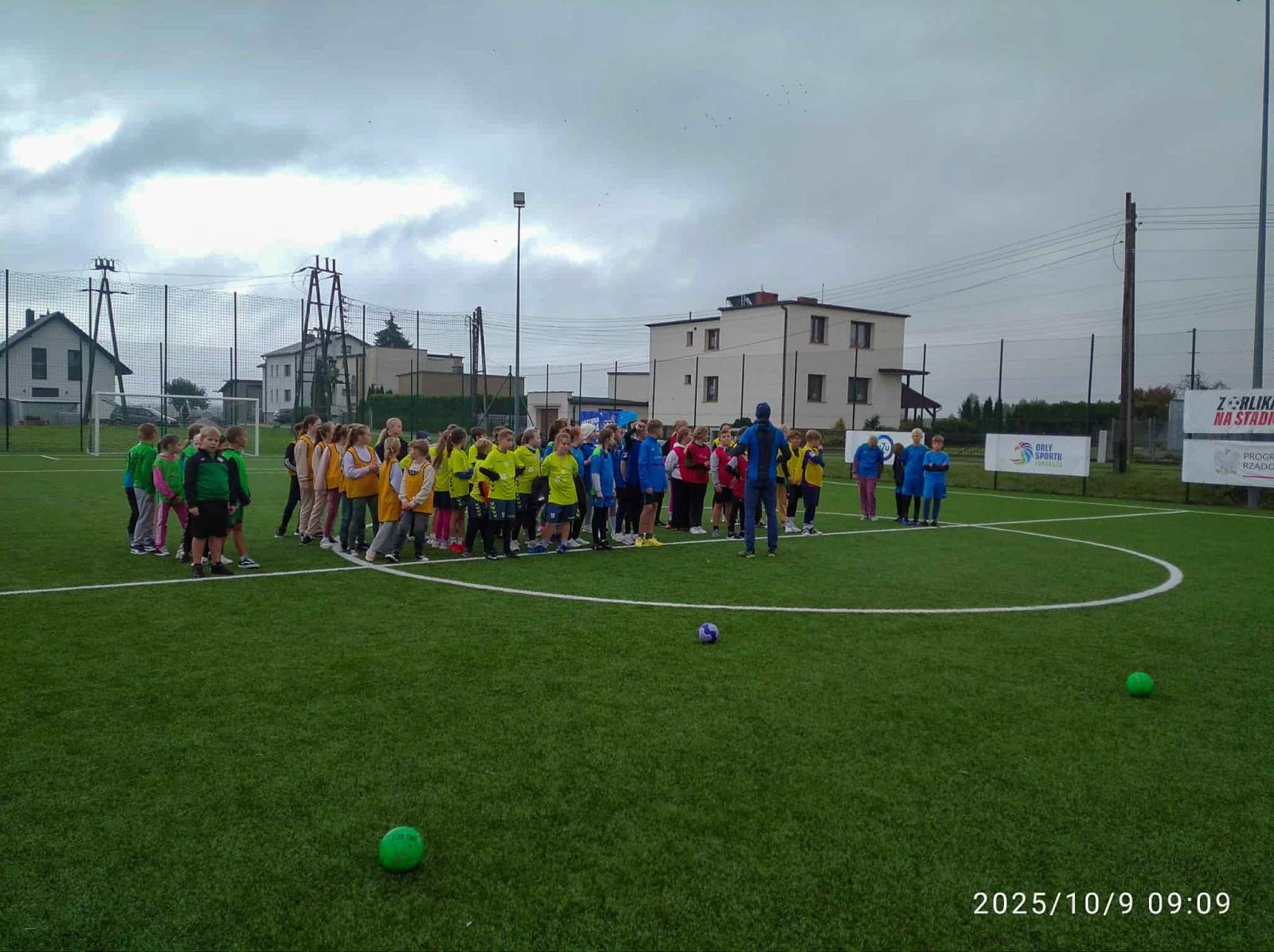 Zdjęcie w galerii na portalu naszraciborz.pl: Pasja, drużyna, emocje – Ręczna na Orliku w Tworkowie wiadomości z regionu