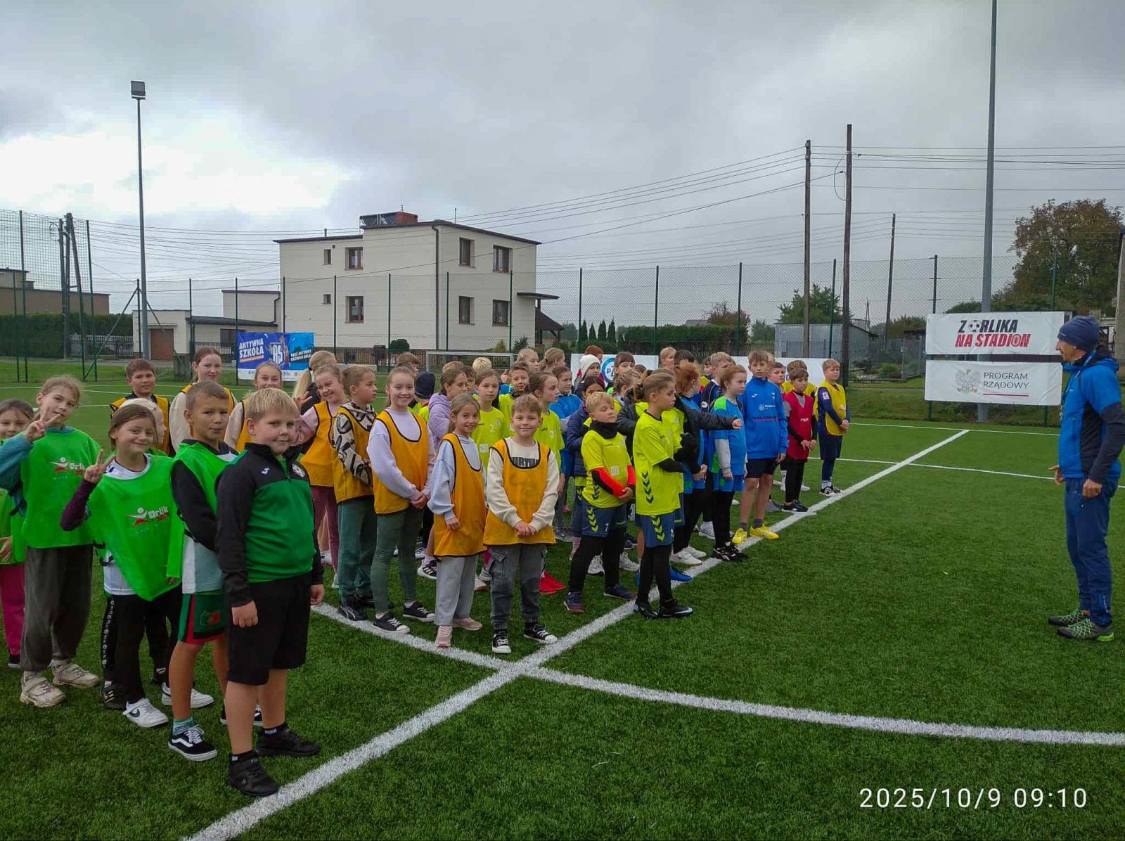 Zdjęcie w galerii na portalu naszraciborz.pl: Pasja, drużyna, emocje – Ręczna na Orliku w Tworkowie wiadomości z regionu