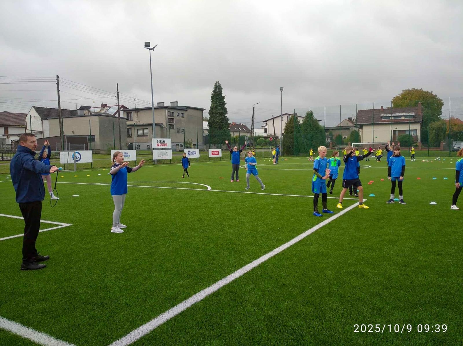 Zdjęcie w galerii na portalu naszraciborz.pl: Pasja, drużyna, emocje – Ręczna na Orliku w Tworkowie wiadomości z regionu