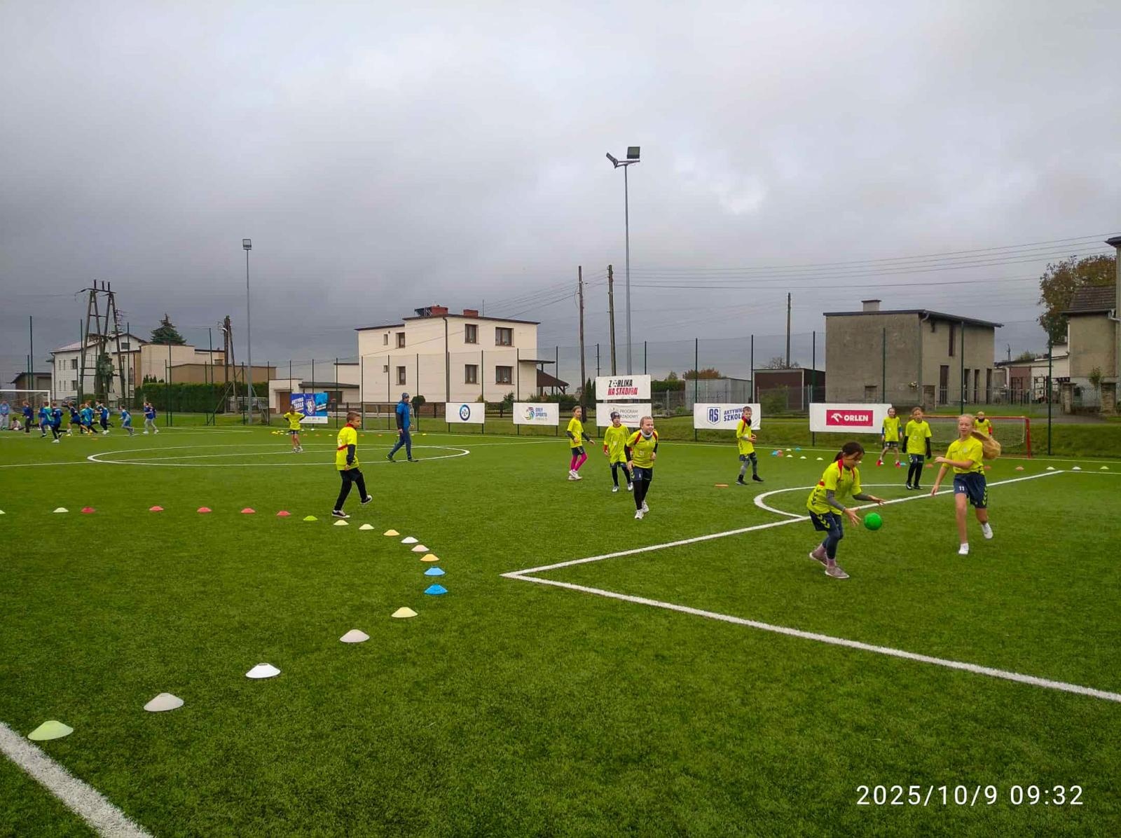 Zdjęcie w galerii na portalu naszraciborz.pl: Pasja, drużyna, emocje – Ręczna na Orliku w Tworkowie wiadomości z regionu