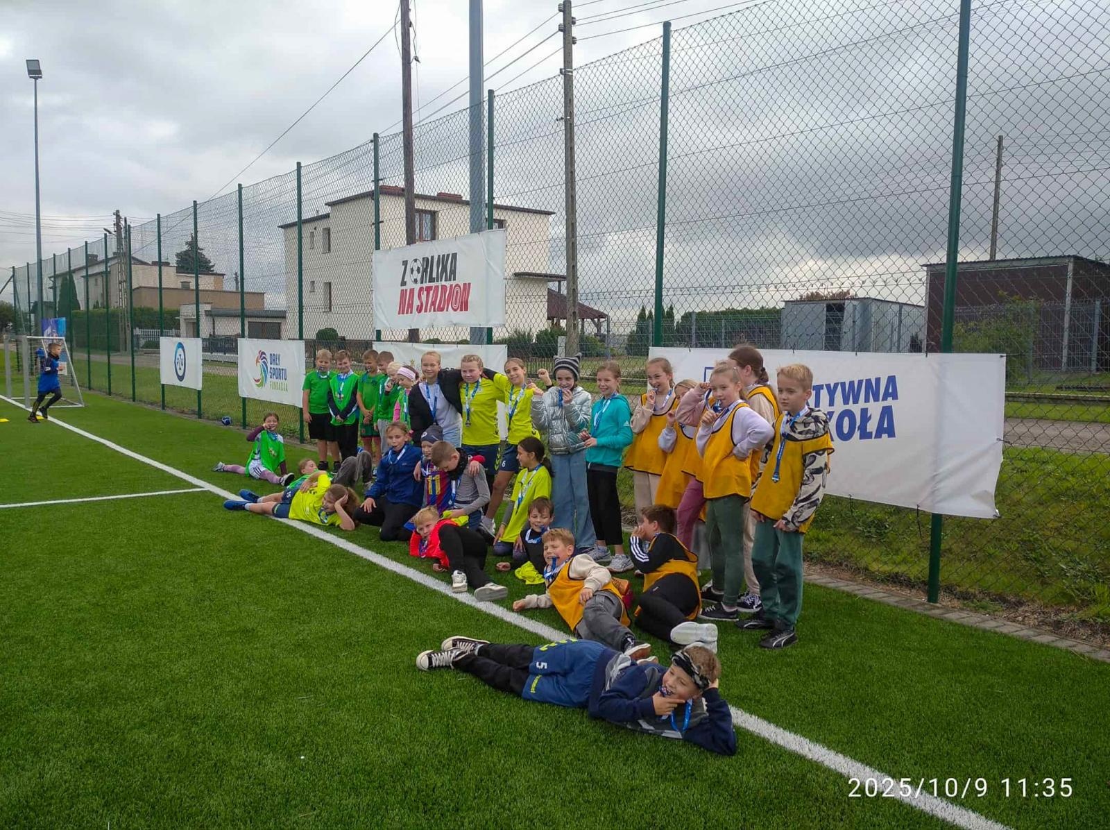 Zdjęcie w galerii na portalu naszraciborz.pl: Pasja, drużyna, emocje – Ręczna na Orliku w Tworkowie wiadomości z regionu