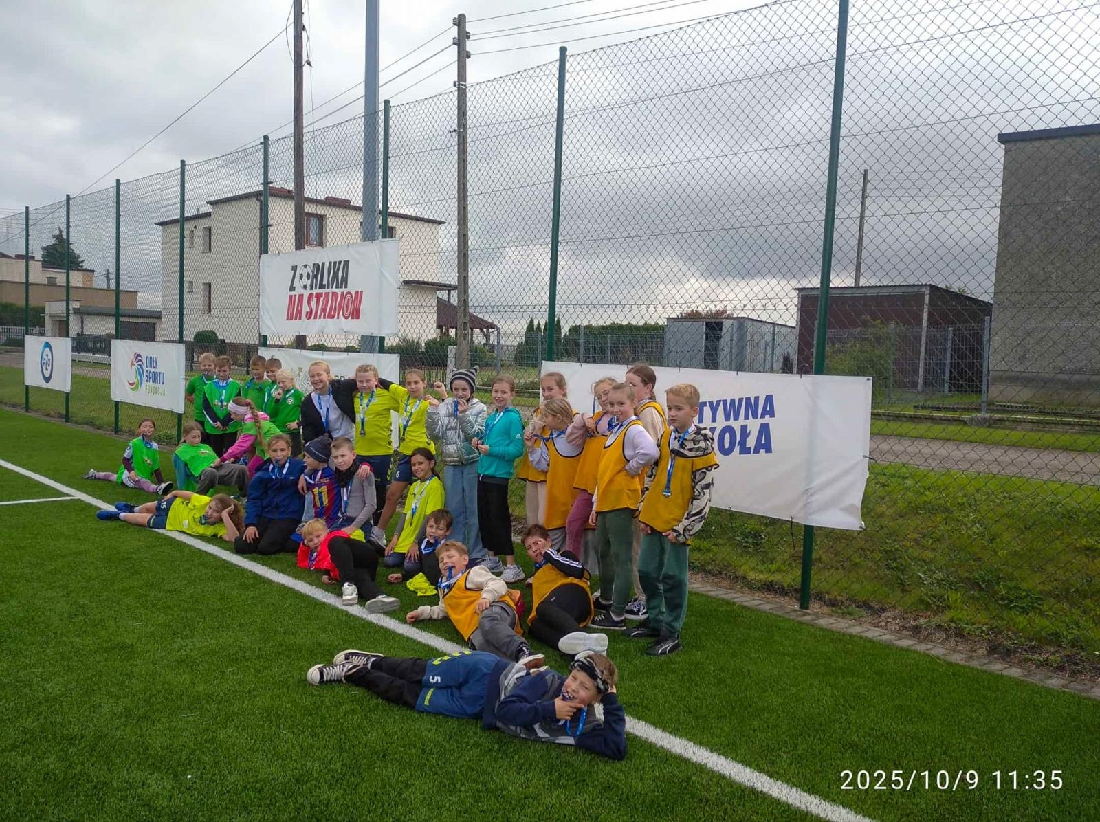 Zdjęcie w galerii na portalu naszraciborz.pl: Pasja, drużyna, emocje – Ręczna na Orliku w Tworkowie wiadomości z regionu