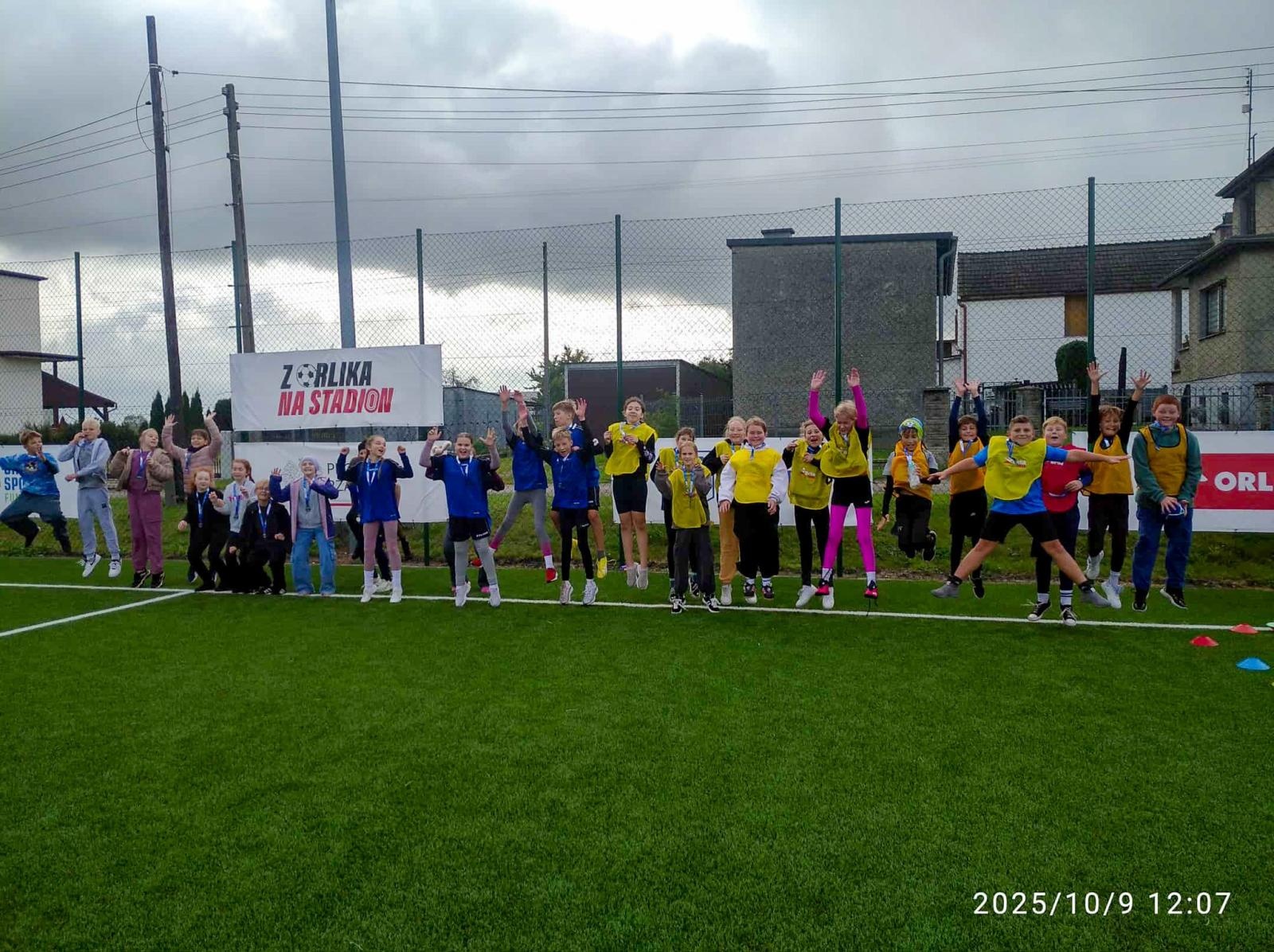 Zdjęcie w galerii na portalu naszraciborz.pl: Pasja, drużyna, emocje – Ręczna na Orliku w Tworkowie wiadomości z regionu