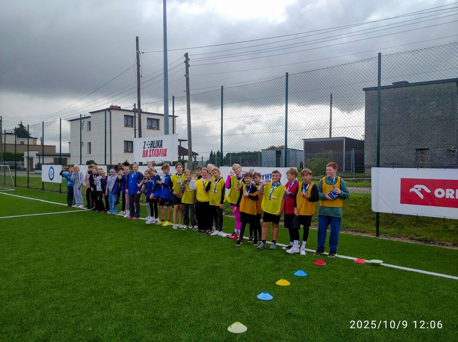 Zdjęcie w galerii na portalu naszraciborz.pl: Pasja, drużyna, emocje – Ręczna na Orliku w Tworkowie wiadomości z regionu