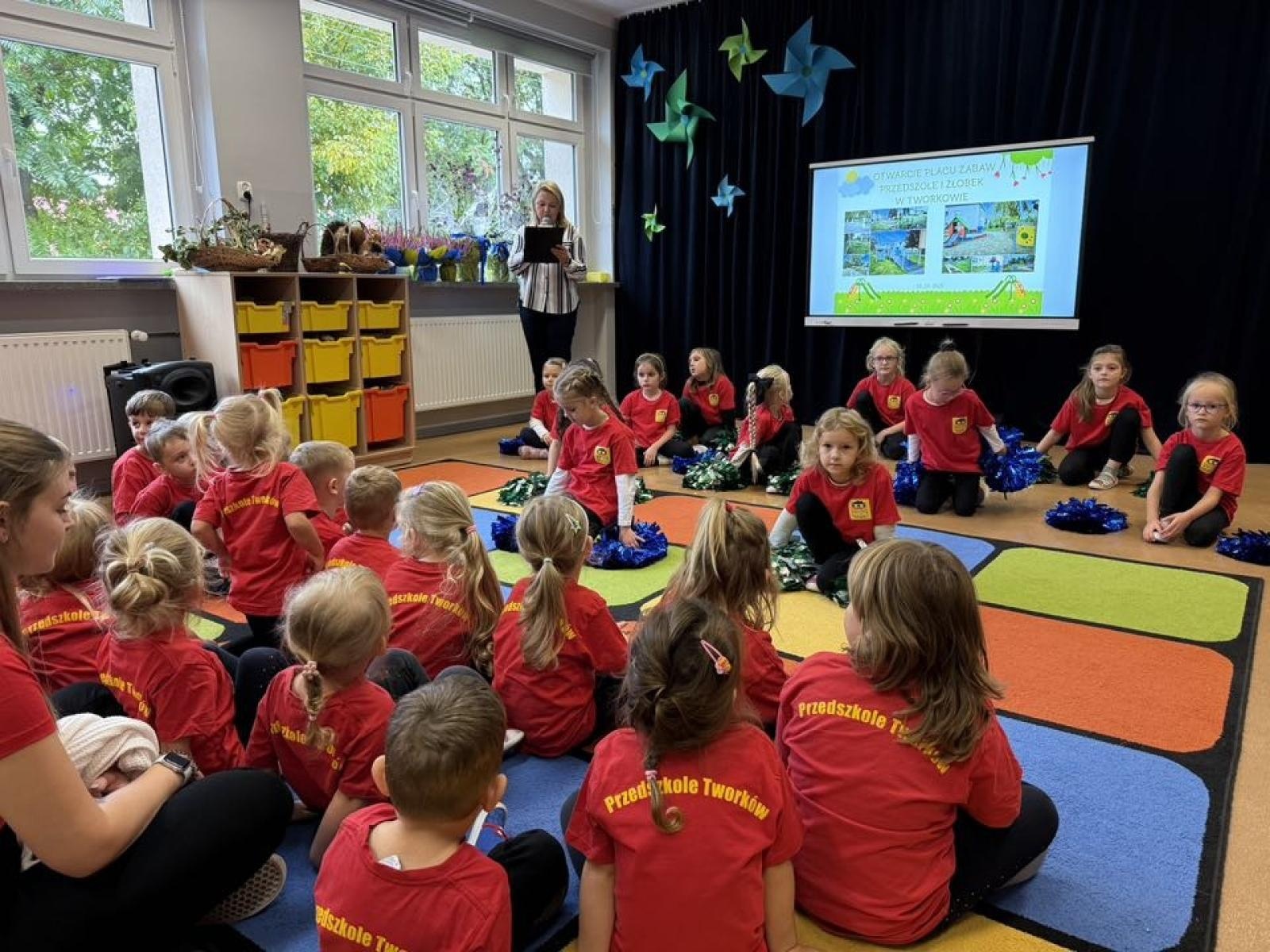 Zdjęcie w galerii na portalu naszraciborz.pl: Nowe place zabaw w Tworkowie dla najmłodszych wiadomości z regionu