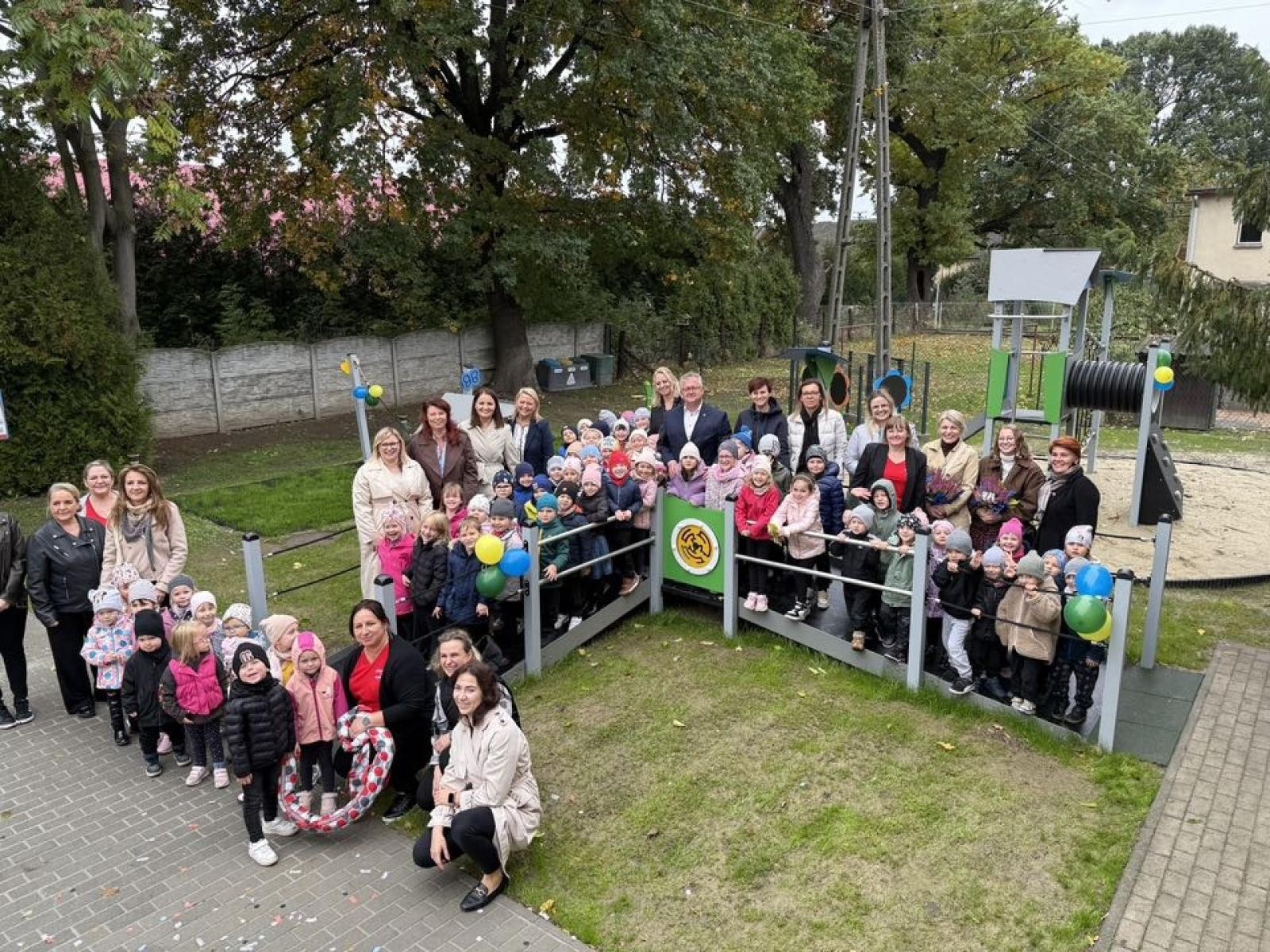 Zdjęcie w galerii na portalu naszraciborz.pl: Nowe place zabaw w Tworkowie dla najmłodszych wiadomości z regionu