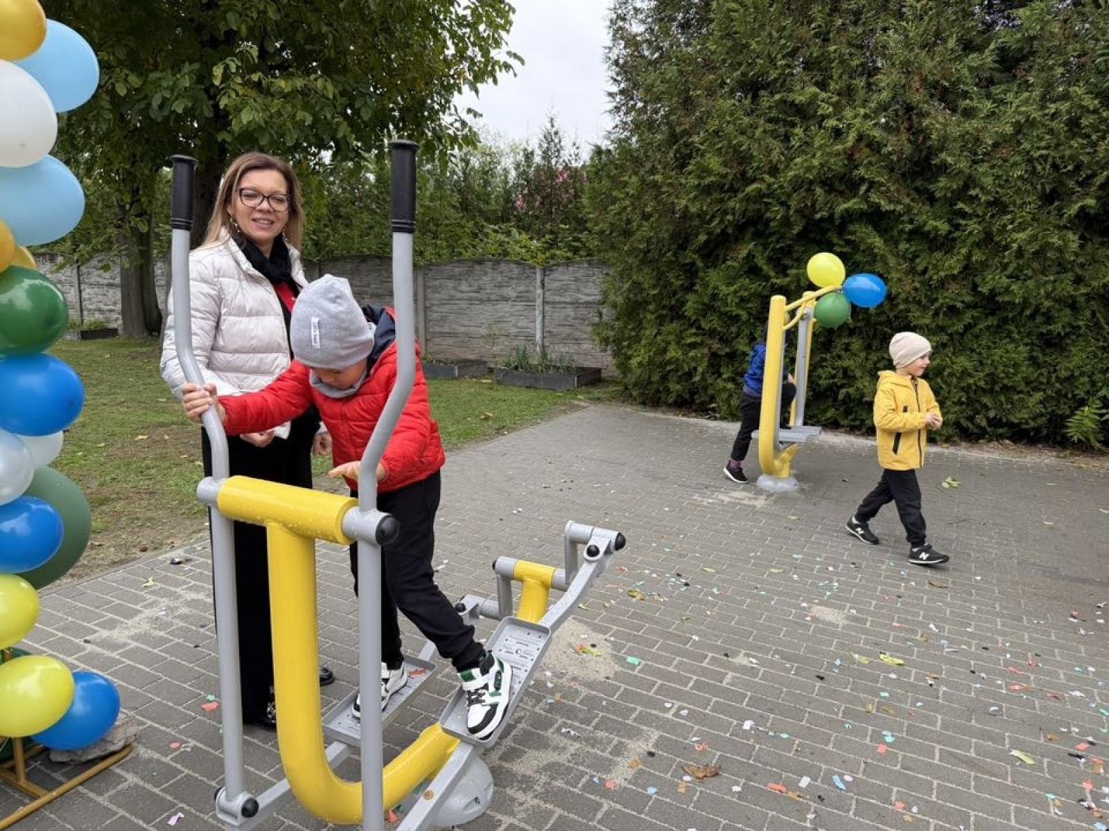 Zdjęcie w galerii na portalu naszraciborz.pl: Nowe place zabaw w Tworkowie dla najmłodszych wiadomości z regionu