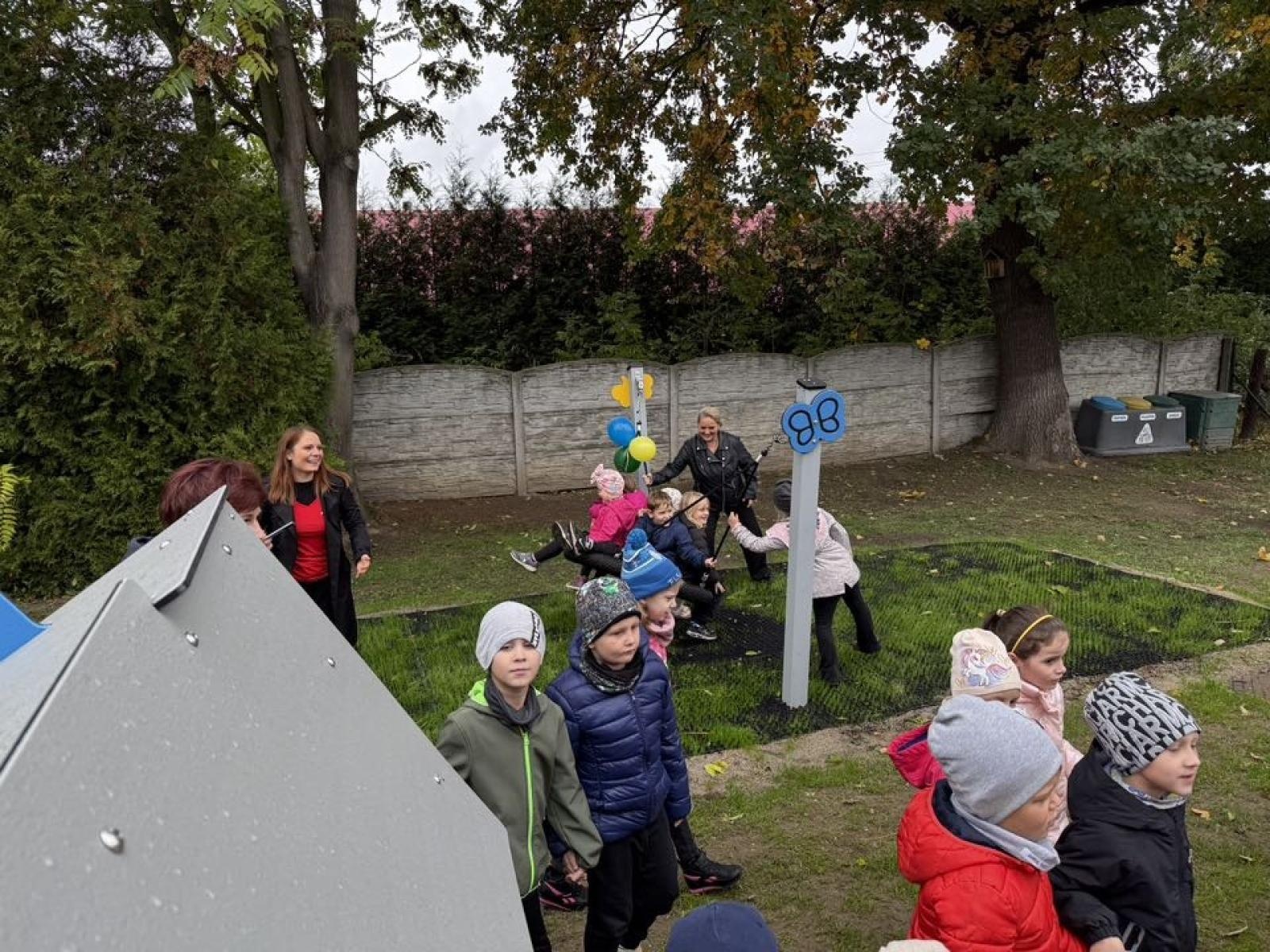 Zdjęcie w galerii na portalu naszraciborz.pl: Nowe place zabaw w Tworkowie dla najmłodszych wiadomości z regionu
