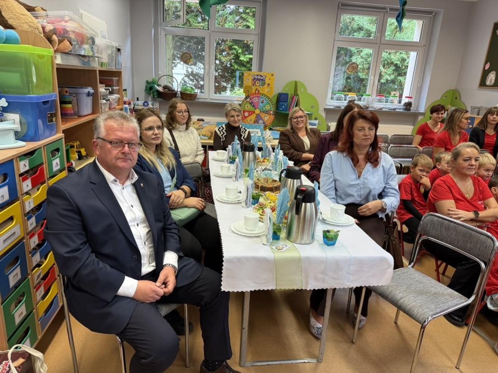 Zdjęcie w galerii na portalu naszraciborz.pl: Nowe place zabaw w Tworkowie dla najmłodszych wiadomości z regionu