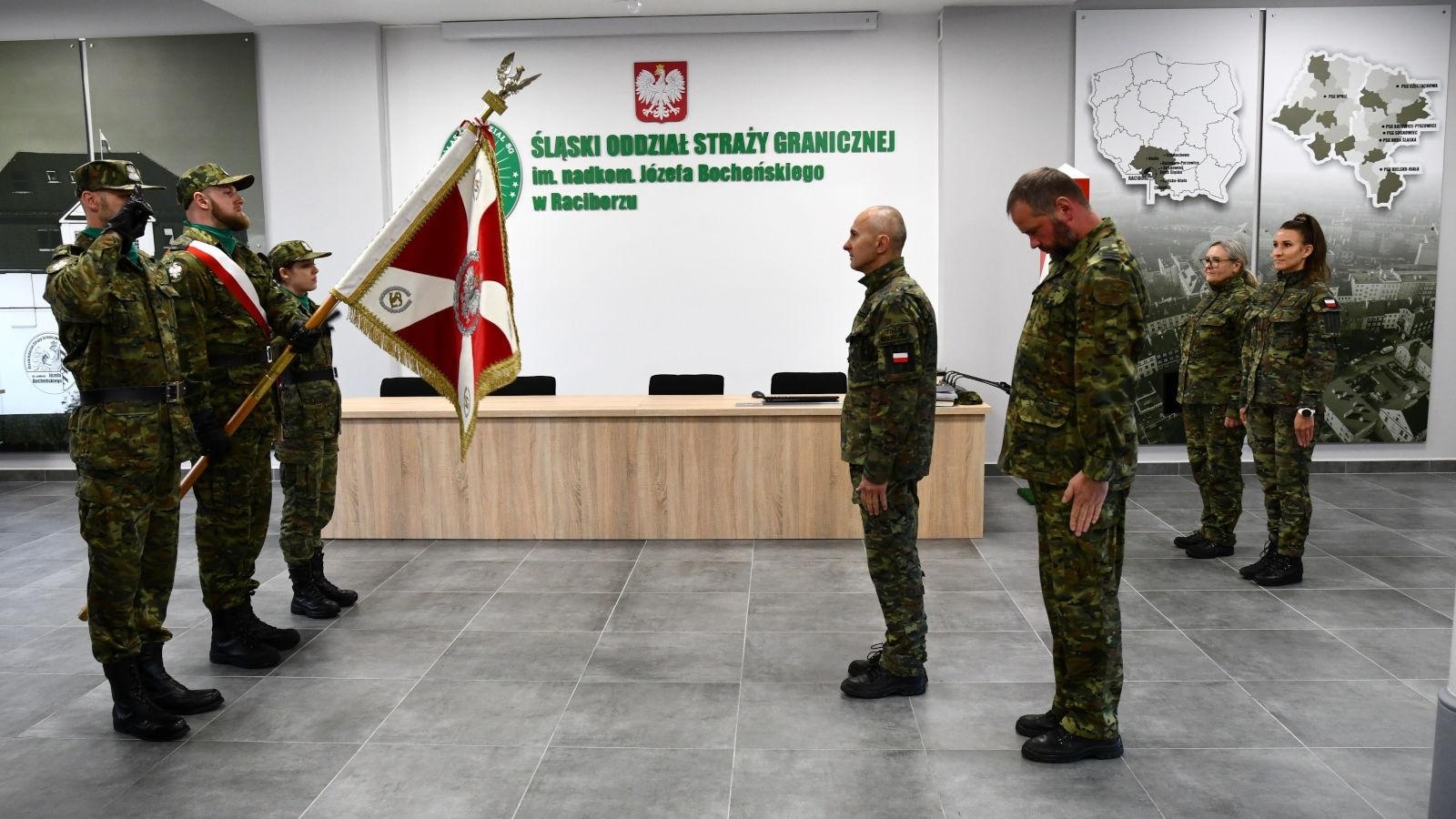 Zdjęcie w galerii na portalu naszraciborz.pl: 54 funkcjonariuszy Śląskiego Oddziału Straży Granicznej zostało mianowanych na stopień kaprala wiadomości z regionu