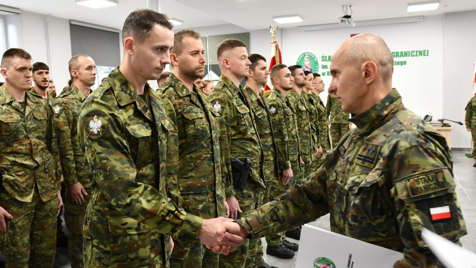 Zdjęcie w galerii na portalu naszraciborz.pl: 54 funkcjonariuszy Śląskiego Oddziału Straży Granicznej zostało mianowanych na stopień kaprala wiadomości z regionu