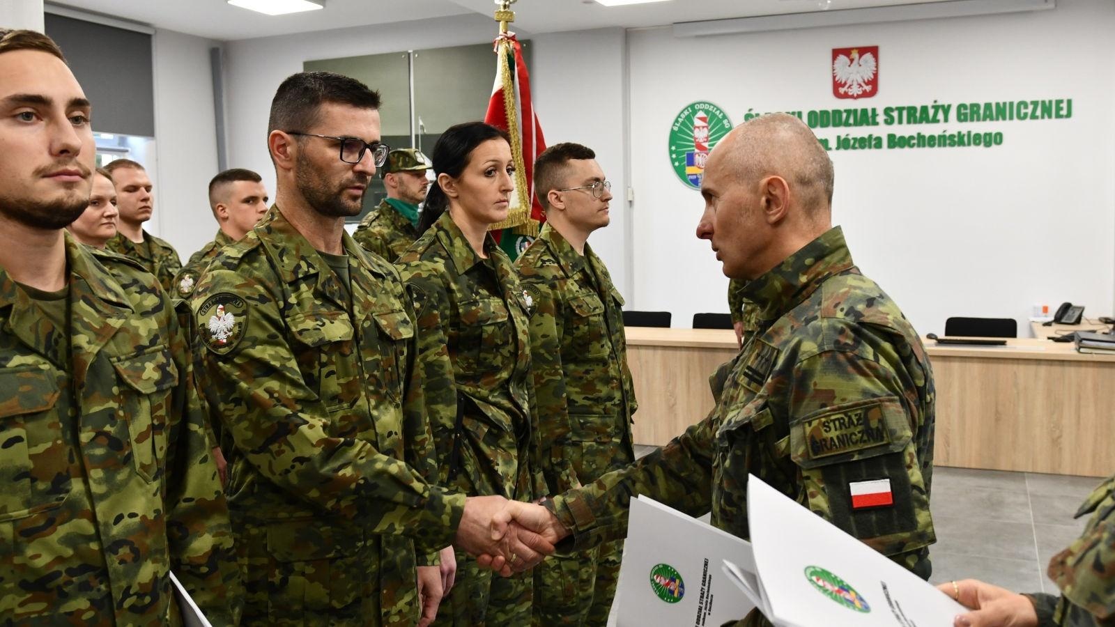 Zdjęcie w galerii na portalu naszraciborz.pl: 54 funkcjonariuszy Śląskiego Oddziału Straży Granicznej zostało mianowanych na stopień kaprala wiadomości z regionu