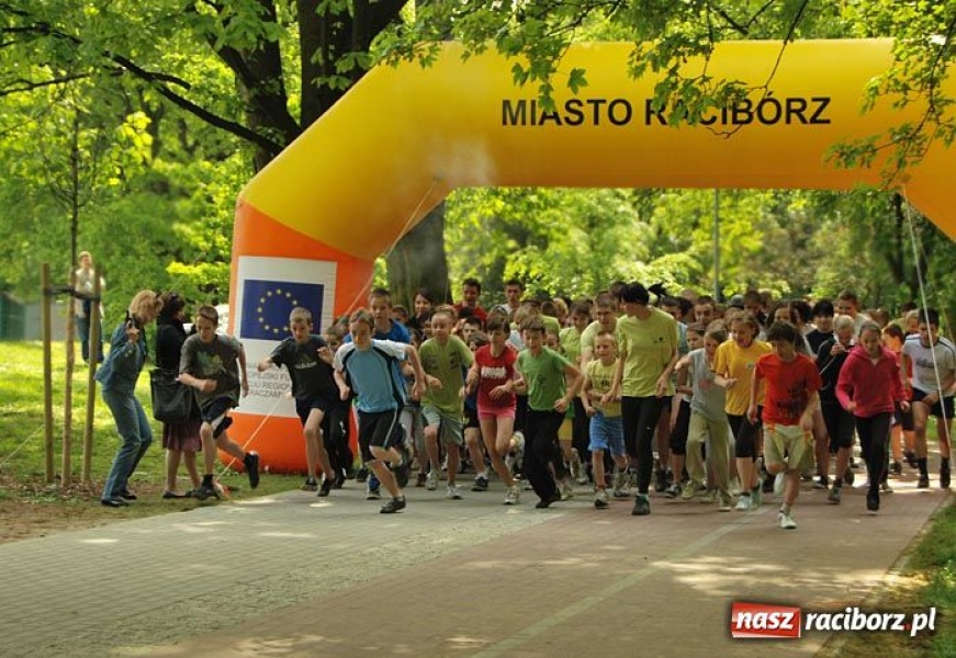 Zdjęcie w galerii na portalu naszraciborz.pl: Polska Biega w Parku Zamkowym wiadomości z regionu