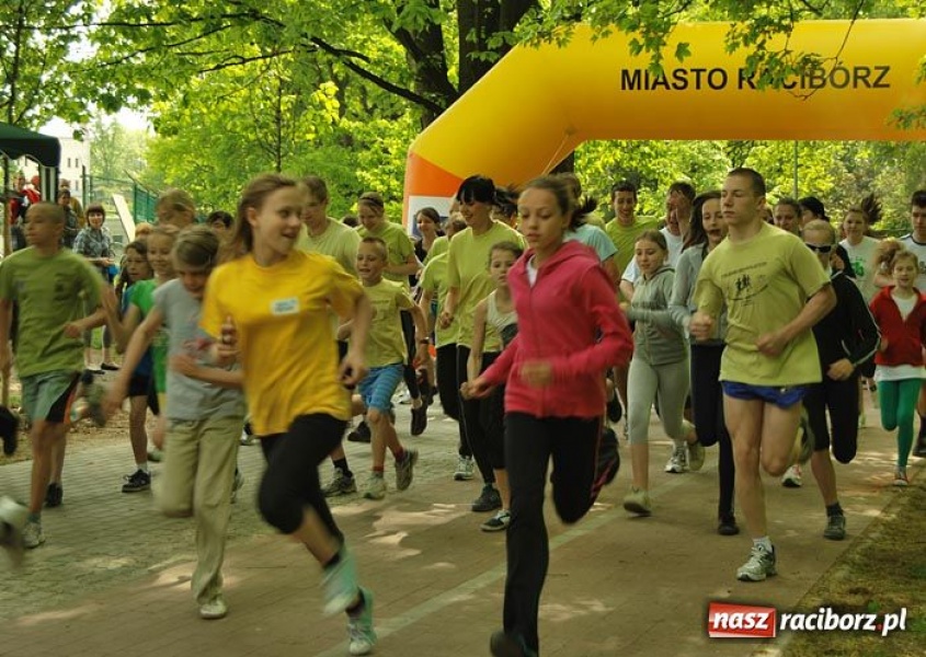 Zdjęcie w galerii na portalu naszraciborz.pl: Polska Biega w Parku Zamkowym wiadomości z regionu