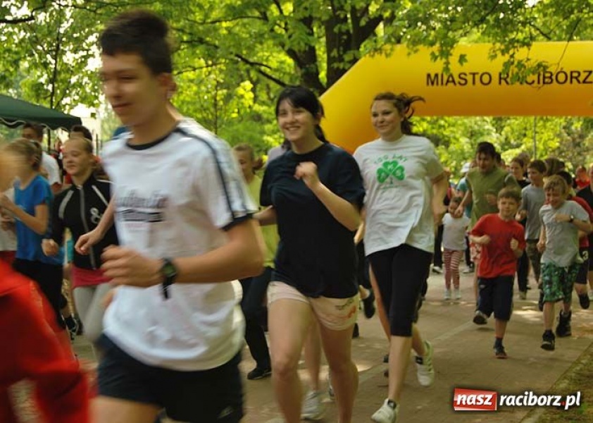 Zdjęcie w galerii na portalu naszraciborz.pl: Polska Biega w Parku Zamkowym wiadomości z regionu