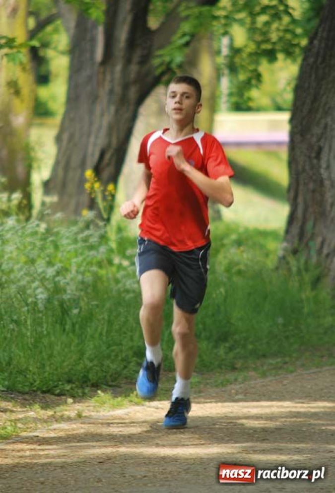 Zdjęcie w galerii na portalu naszraciborz.pl: Polska Biega w Parku Zamkowym wiadomości z regionu