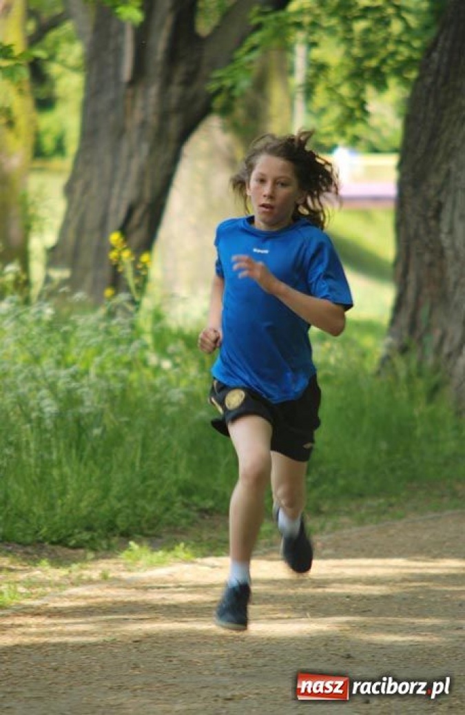 Zdjęcie w galerii na portalu naszraciborz.pl: Polska Biega w Parku Zamkowym wiadomości z regionu