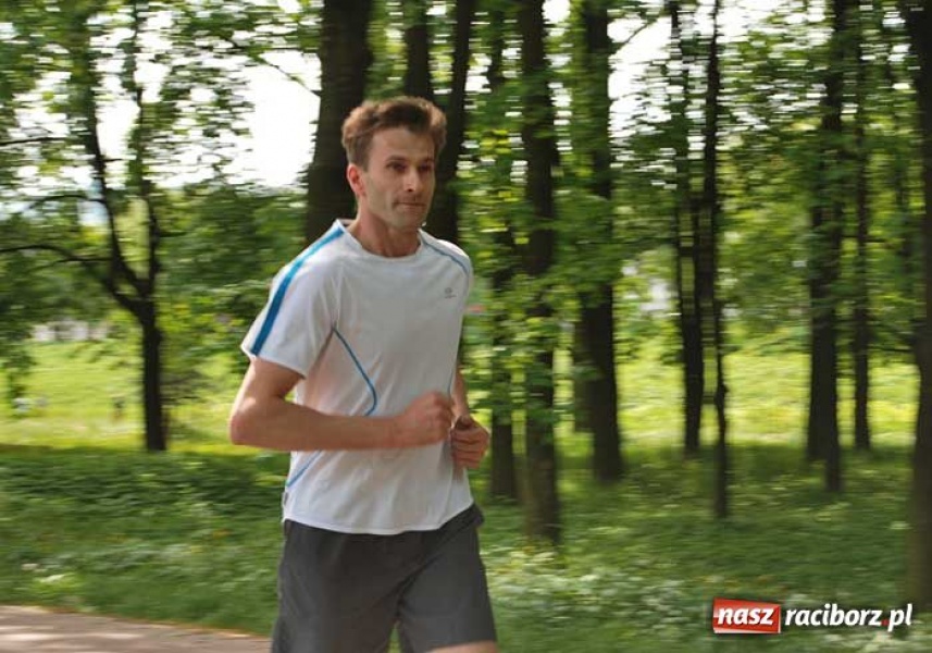Zdjęcie w galerii na portalu naszraciborz.pl: Polska Biega w Parku Zamkowym wiadomości z regionu