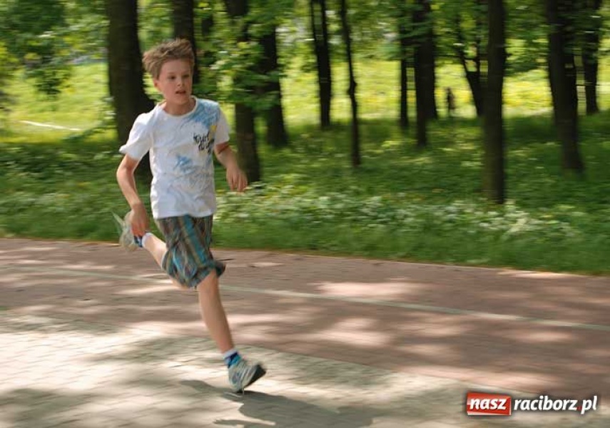 Zdjęcie w galerii na portalu naszraciborz.pl: Polska Biega w Parku Zamkowym wiadomości z regionu