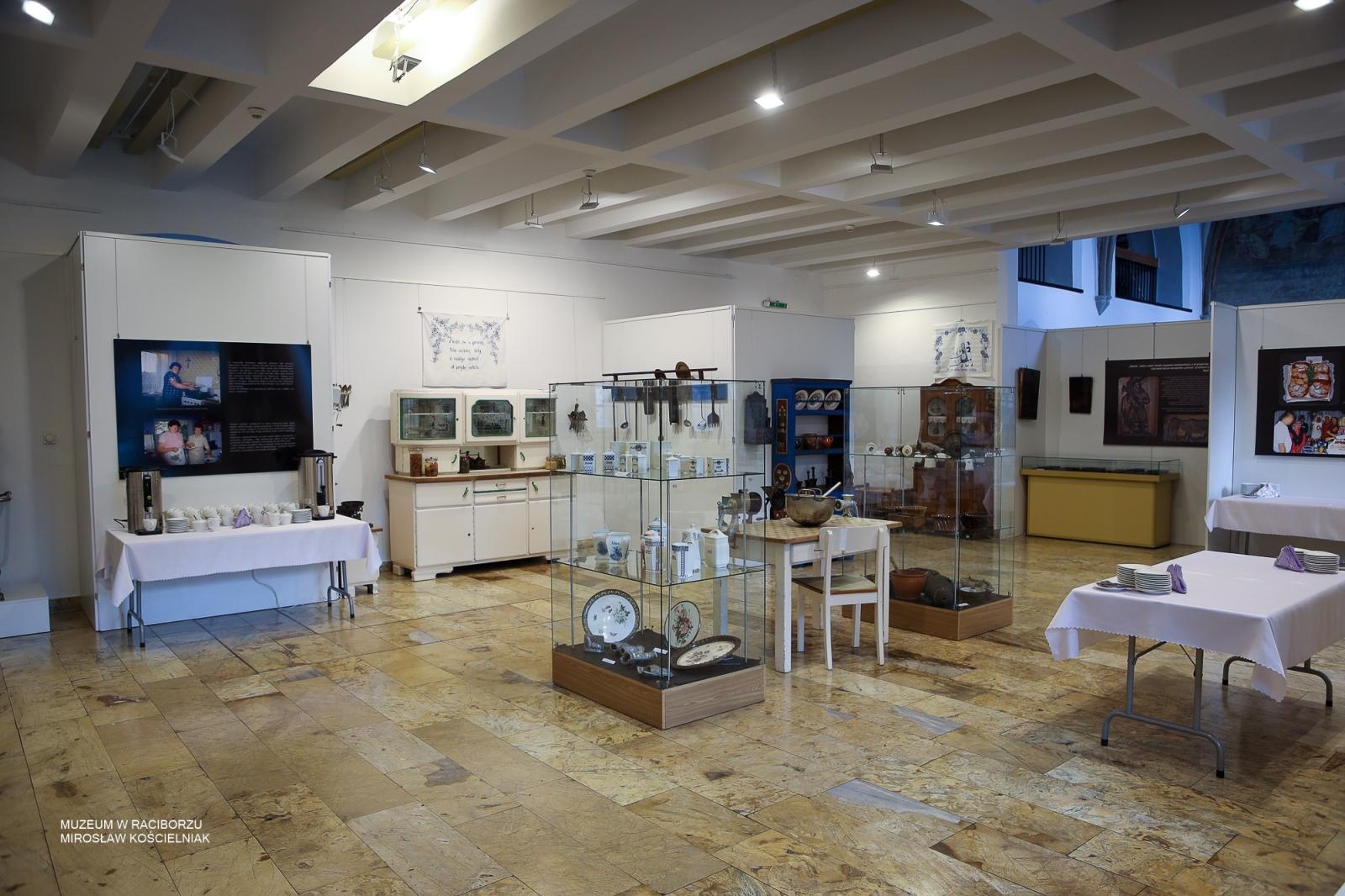 Zdjęcie w galerii na portalu naszraciborz.pl: Tradycje kulinarne ziemi raciborskiej i hulczyńskiej - nowa wystawa w Muzeum już otwarta wiadomości z regionu