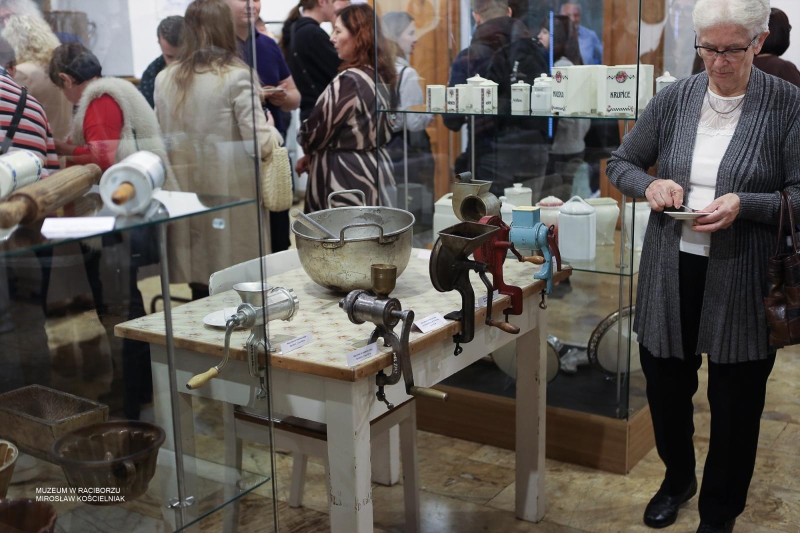 Zdjęcie w galerii na portalu naszraciborz.pl: Tradycje kulinarne ziemi raciborskiej i hulczyńskiej - nowa wystawa w Muzeum już otwarta wiadomości z regionu