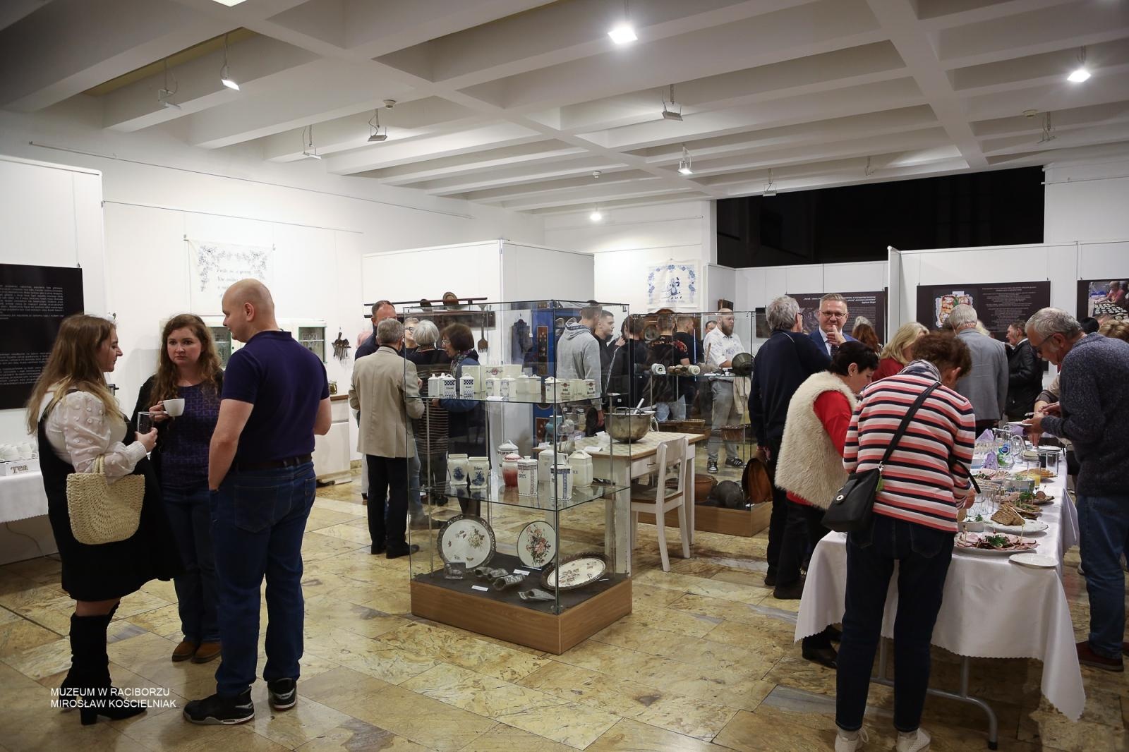 Zdjęcie w galerii na portalu naszraciborz.pl: Tradycje kulinarne ziemi raciborskiej i hulczyńskiej - nowa wystawa w Muzeum już otwarta wiadomości z regionu