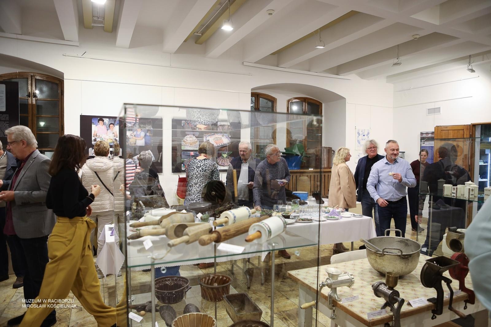 Zdjęcie w galerii na portalu naszraciborz.pl: Tradycje kulinarne ziemi raciborskiej i hulczyńskiej - nowa wystawa w Muzeum już otwarta wiadomości z regionu