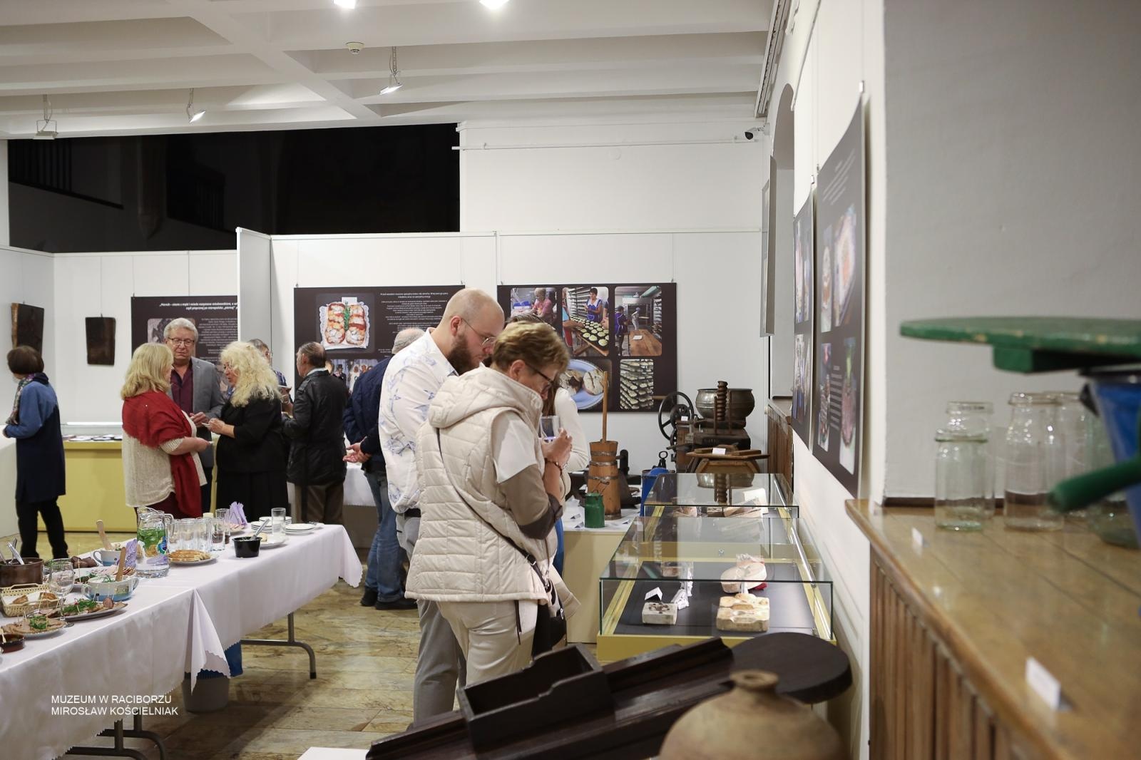 Zdjęcie w galerii na portalu naszraciborz.pl: Tradycje kulinarne ziemi raciborskiej i hulczyńskiej - nowa wystawa w Muzeum już otwarta wiadomości z regionu