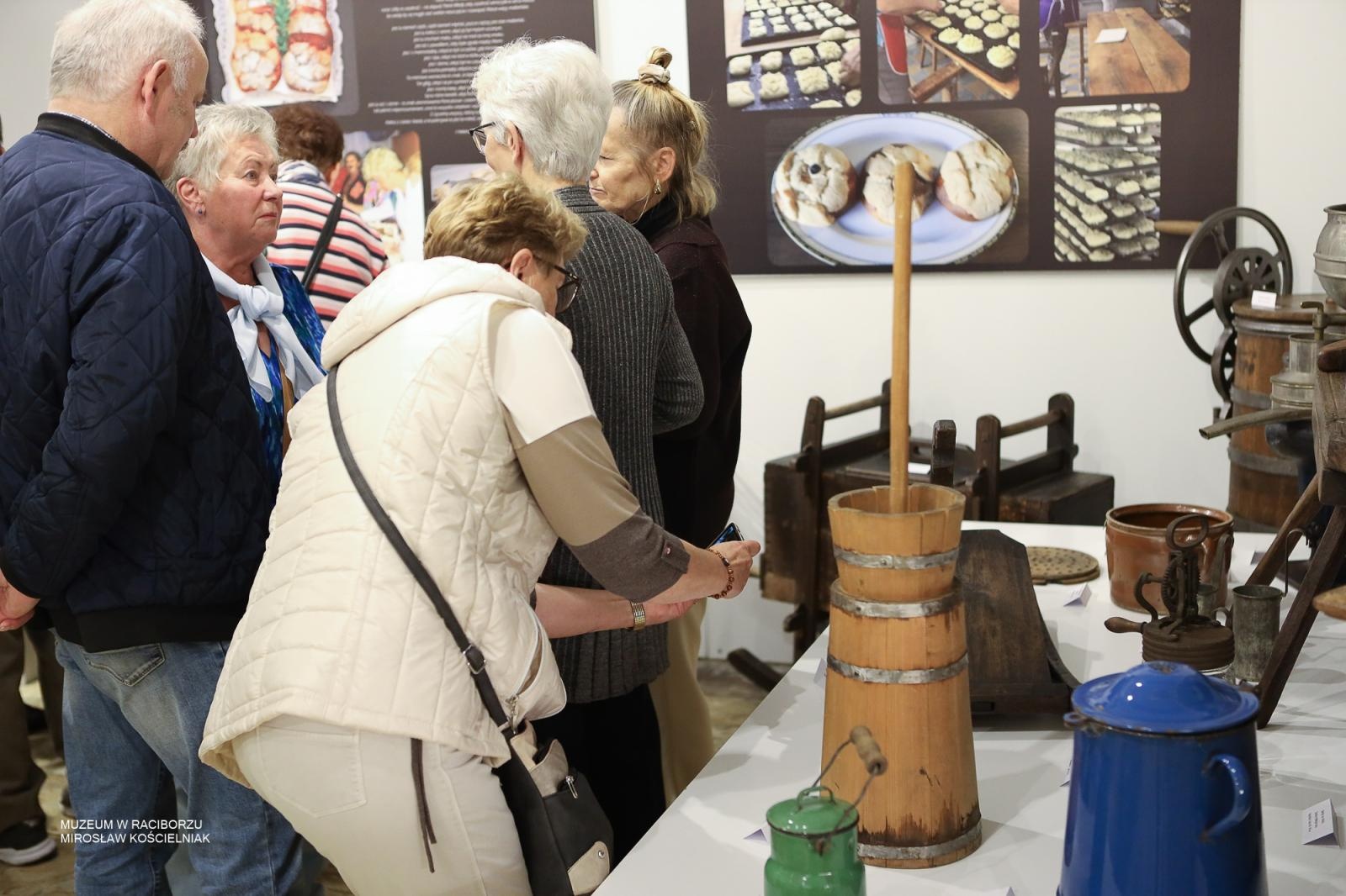 Zdjęcie w galerii na portalu naszraciborz.pl: Tradycje kulinarne ziemi raciborskiej i hulczyńskiej - nowa wystawa w Muzeum już otwarta wiadomości z regionu